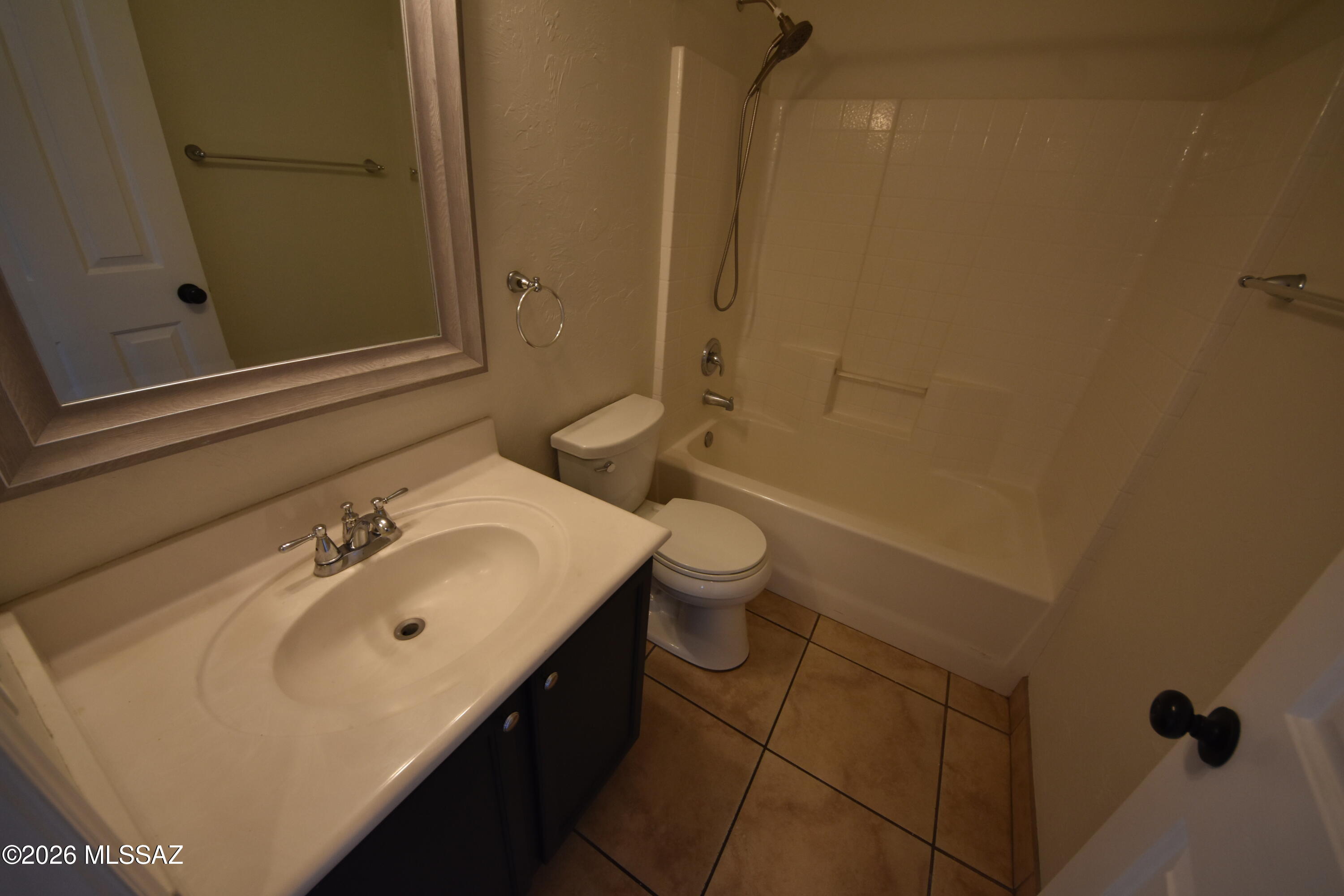 Hacienda Del Rio (1-118) - Residential Lease