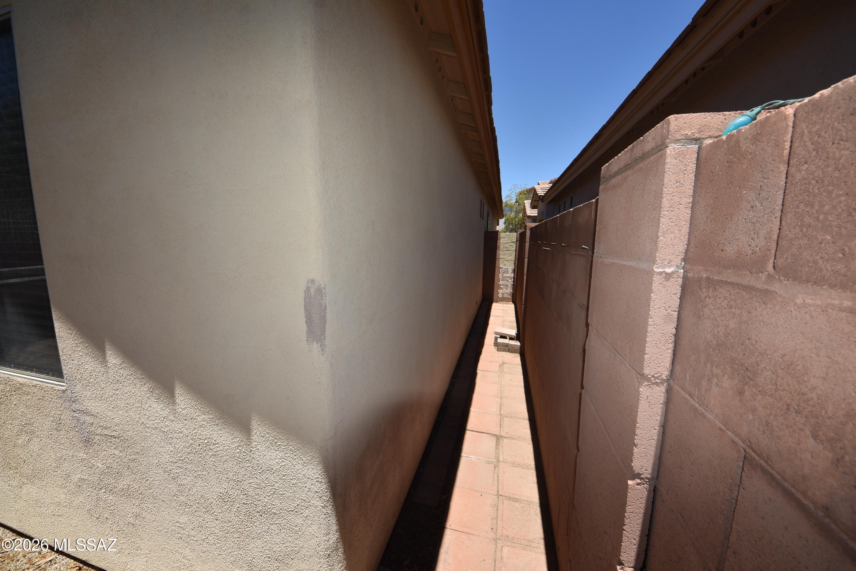 Hacienda Del Rio (1-118) - Residential Lease