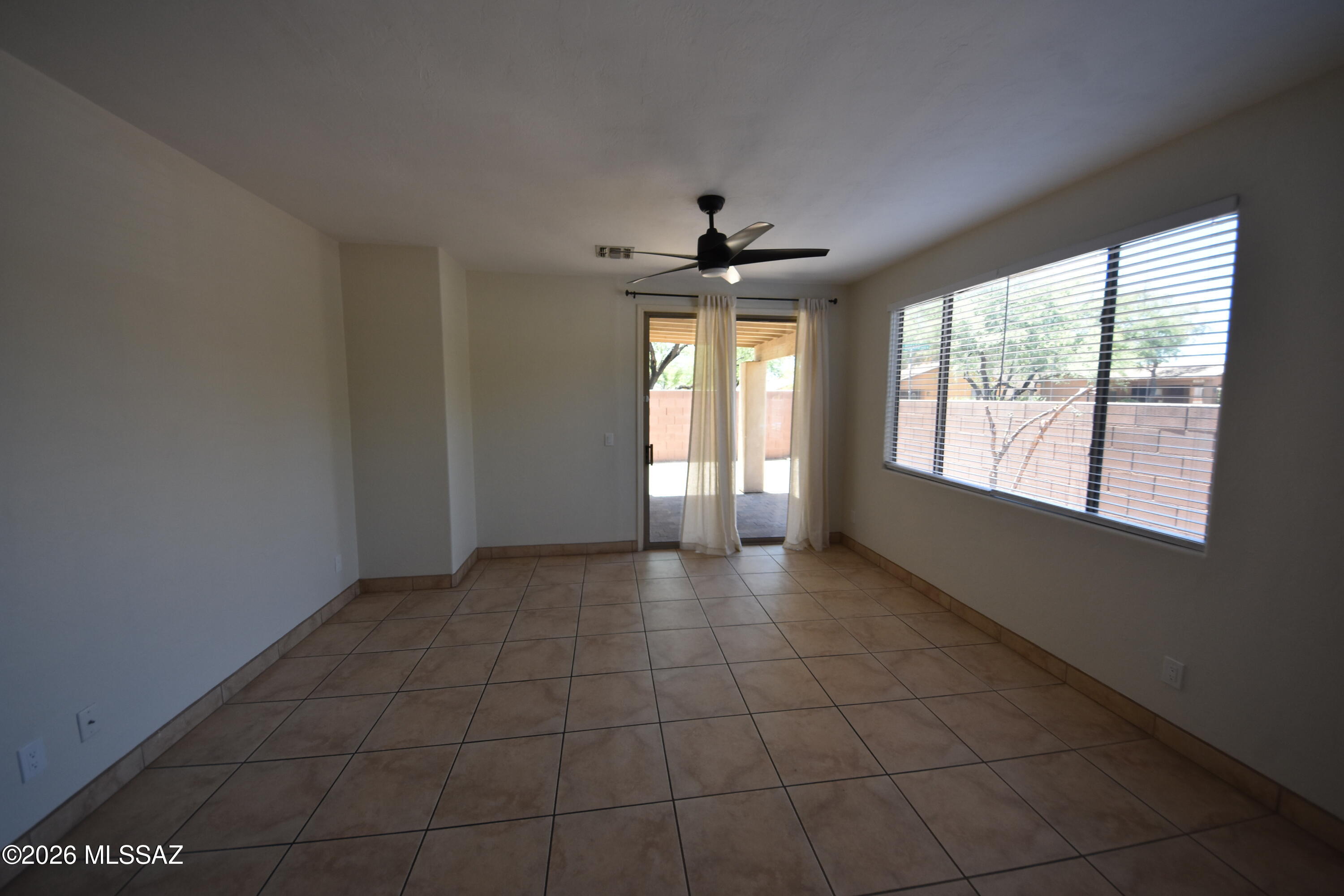 Hacienda Del Rio (1-118) - Residential Lease