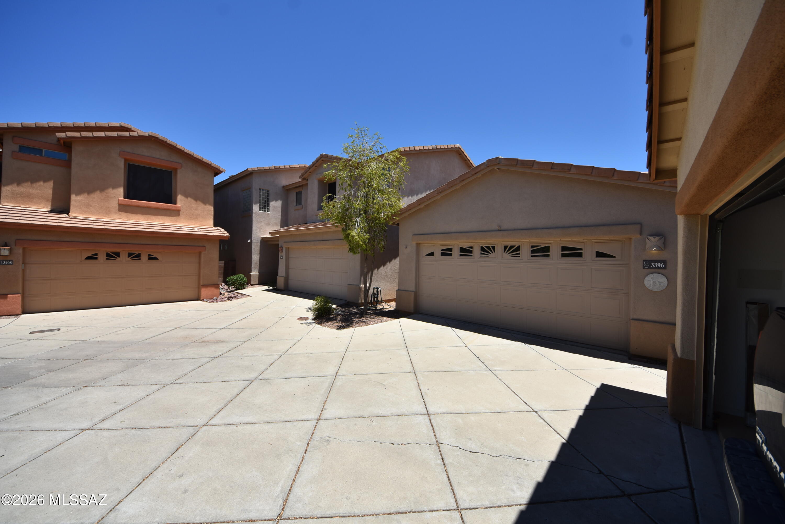 Hacienda Del Rio (1-118) - Residential Lease
