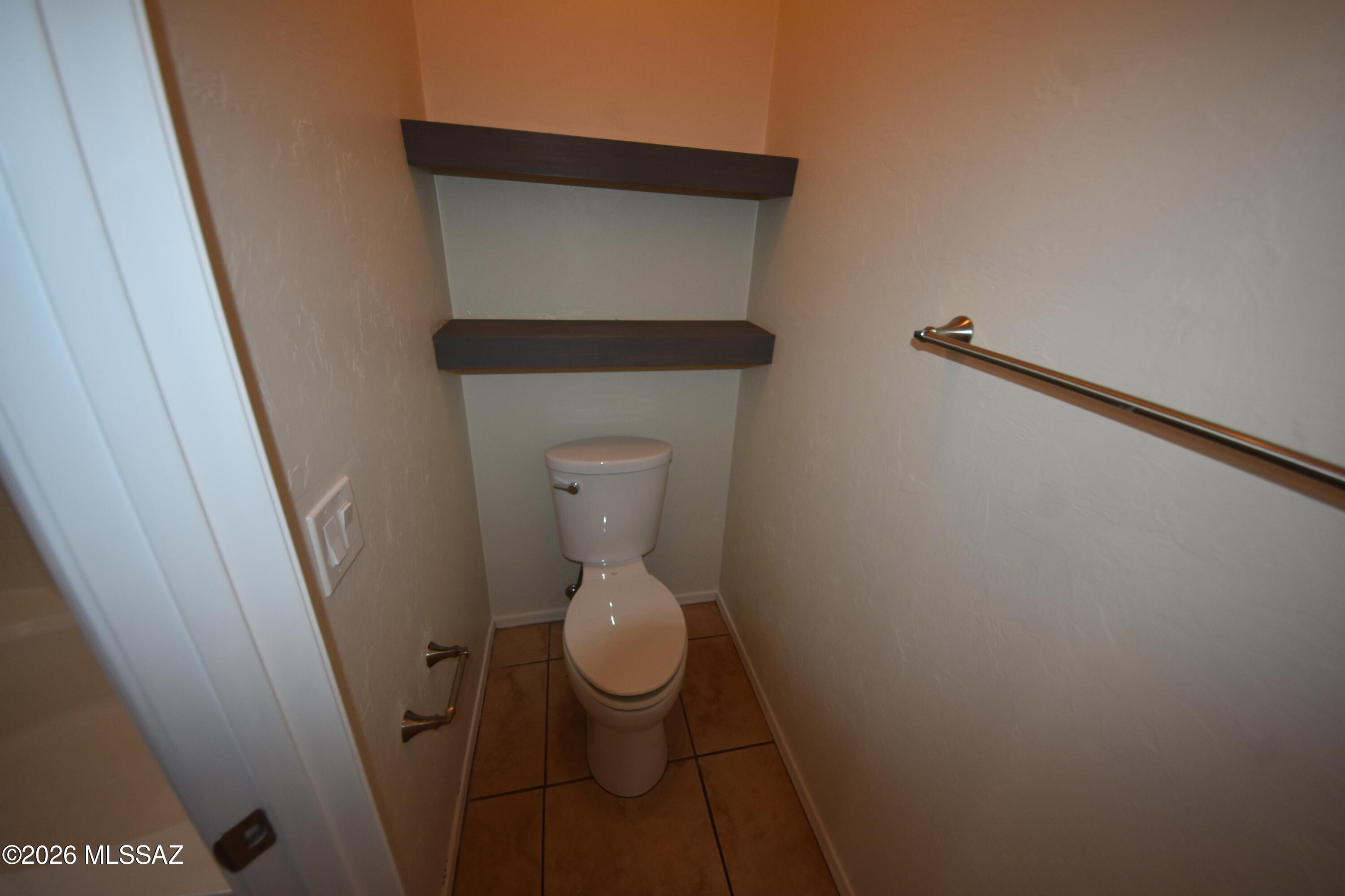 Hacienda Del Rio (1-118) - Residential Lease
