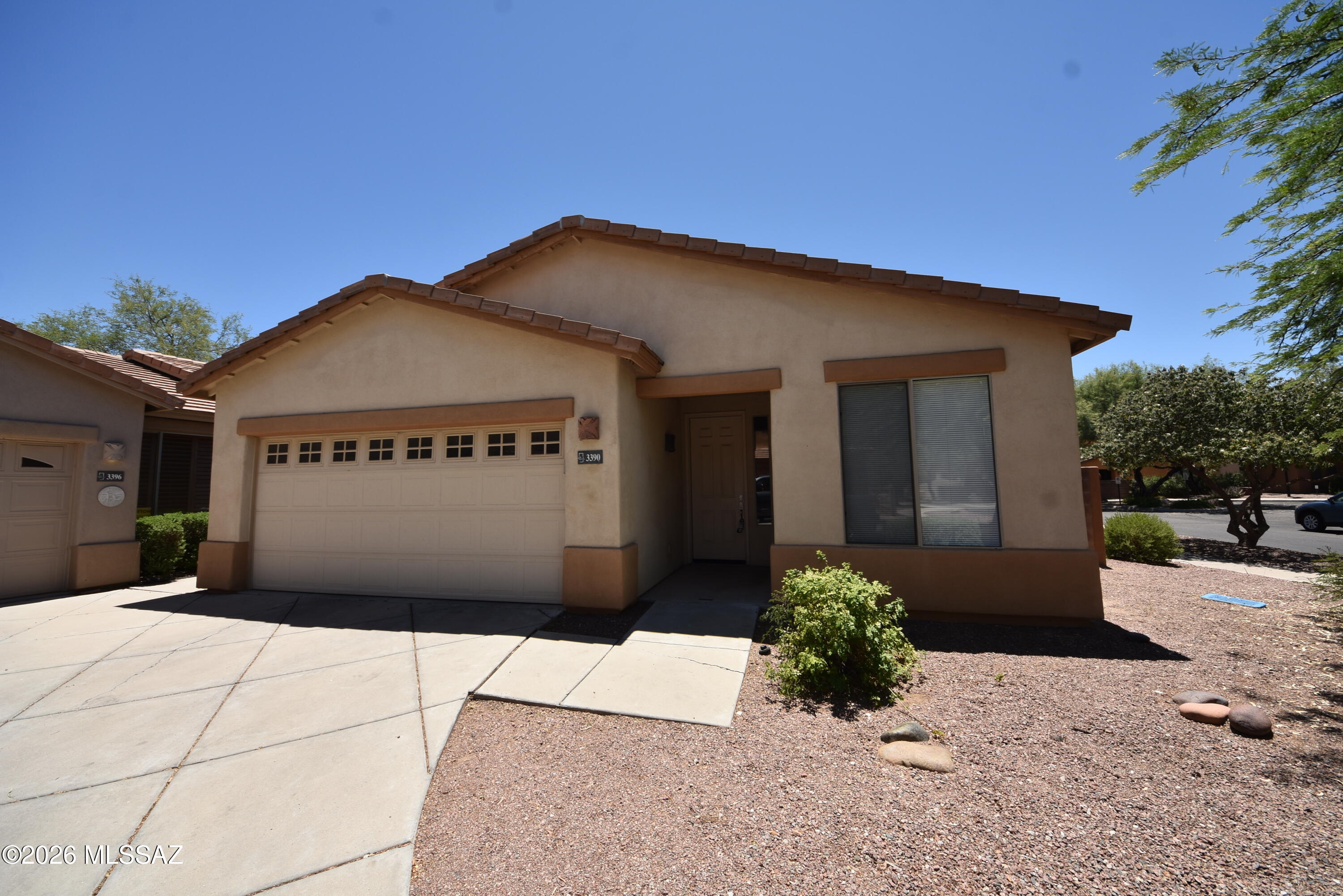 Hacienda Del Rio (1-118) - Residential Lease