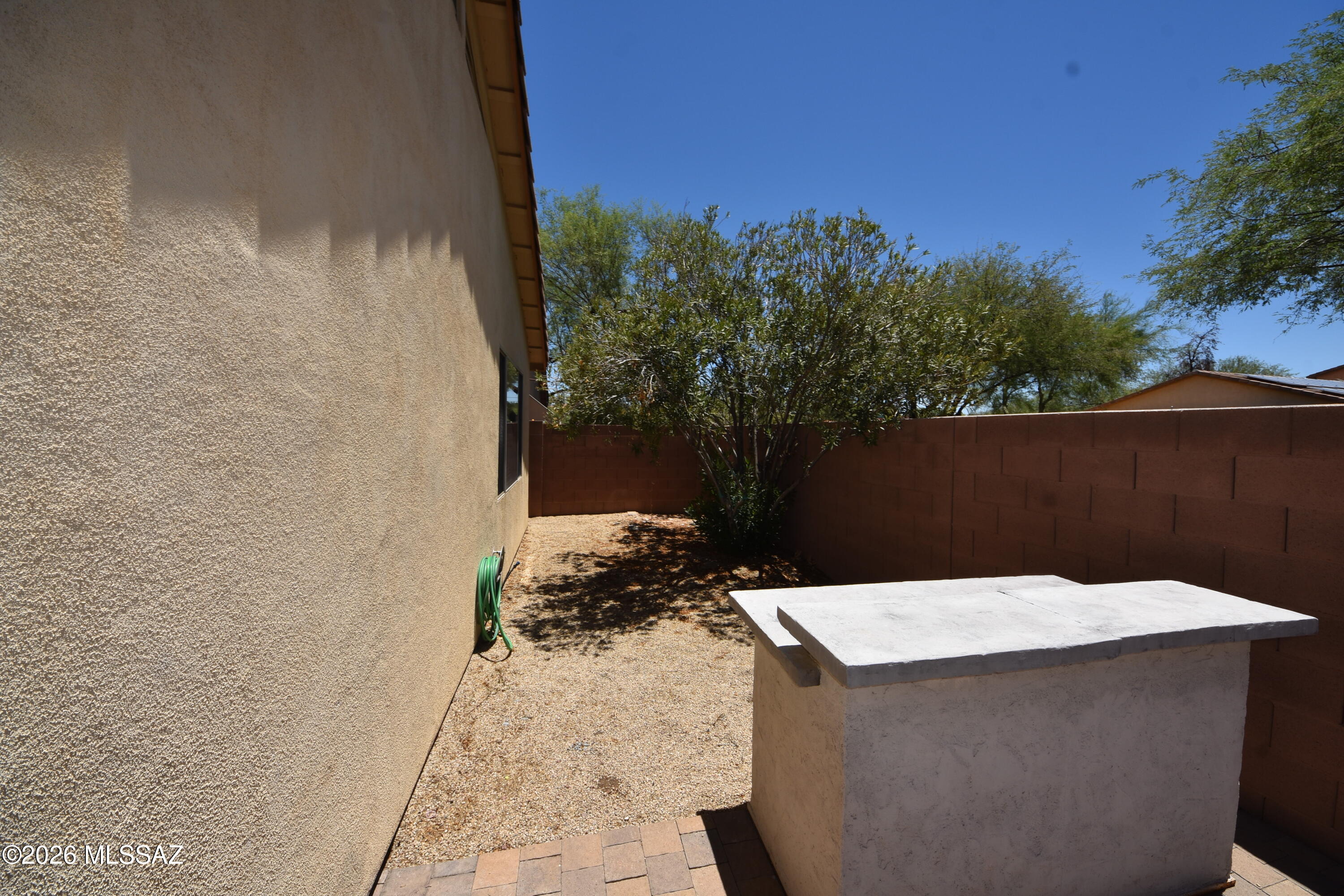 Hacienda Del Rio (1-118) - Residential Lease