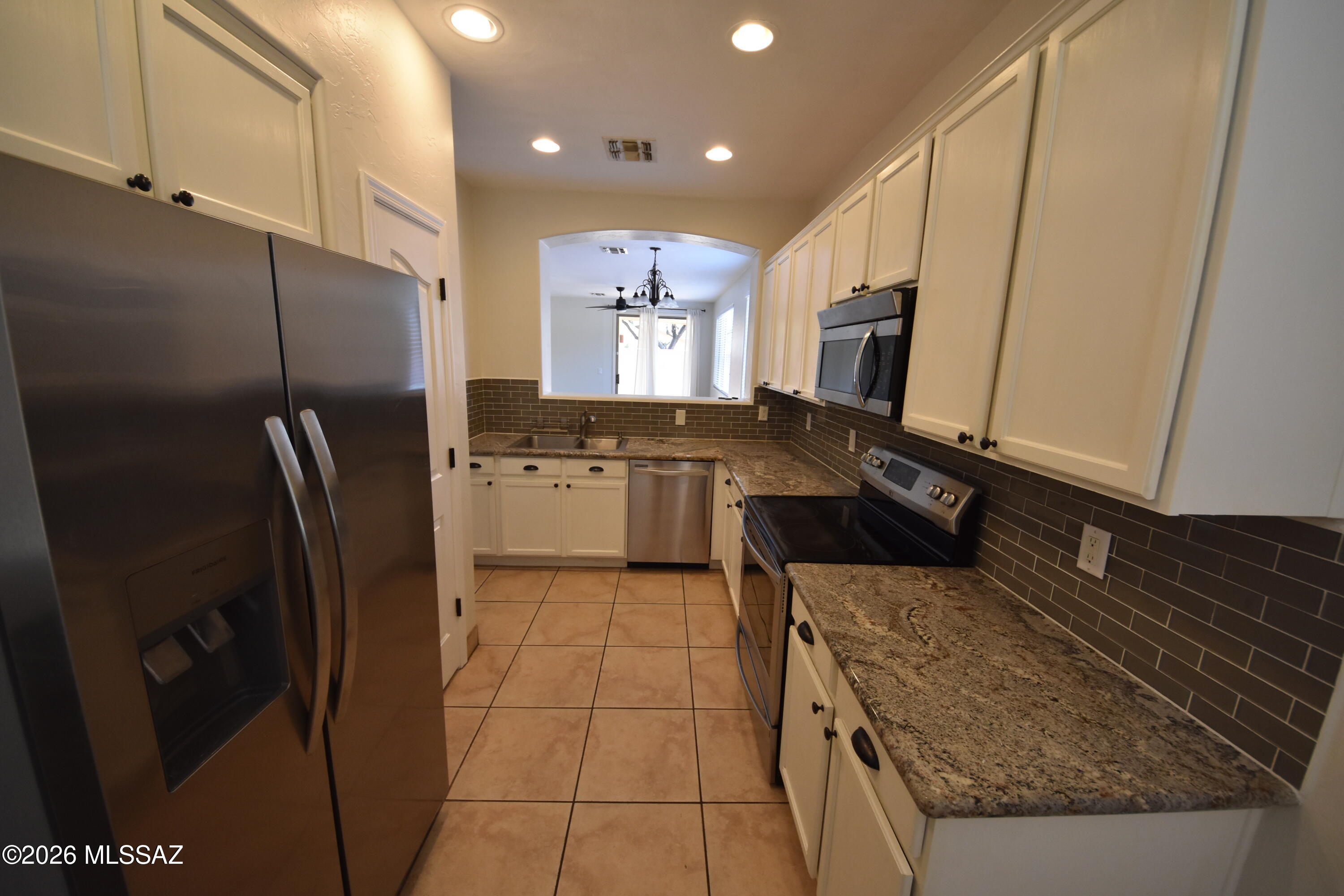 Hacienda Del Rio (1-118) - Residential Lease