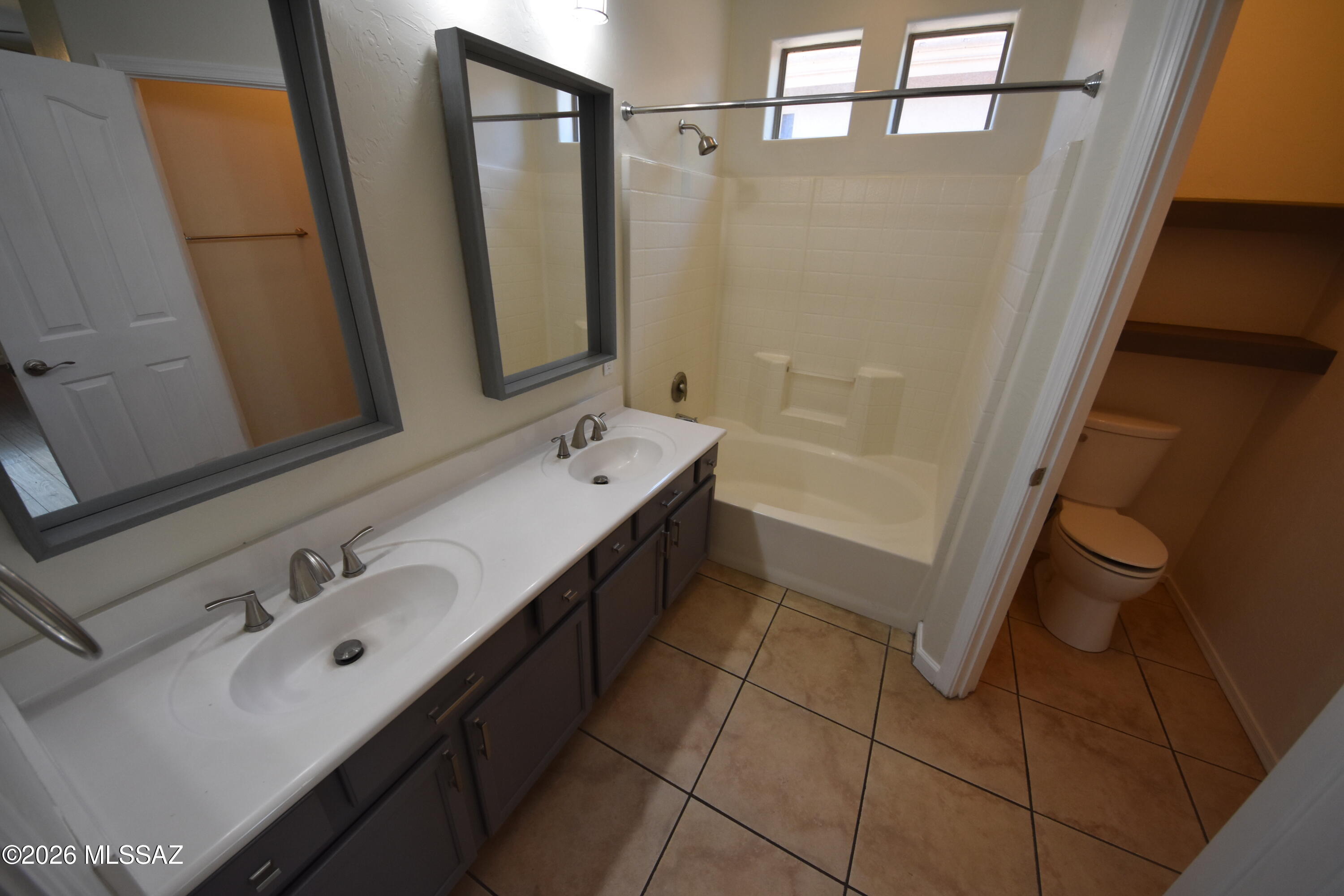 Hacienda Del Rio (1-118) - Residential Lease