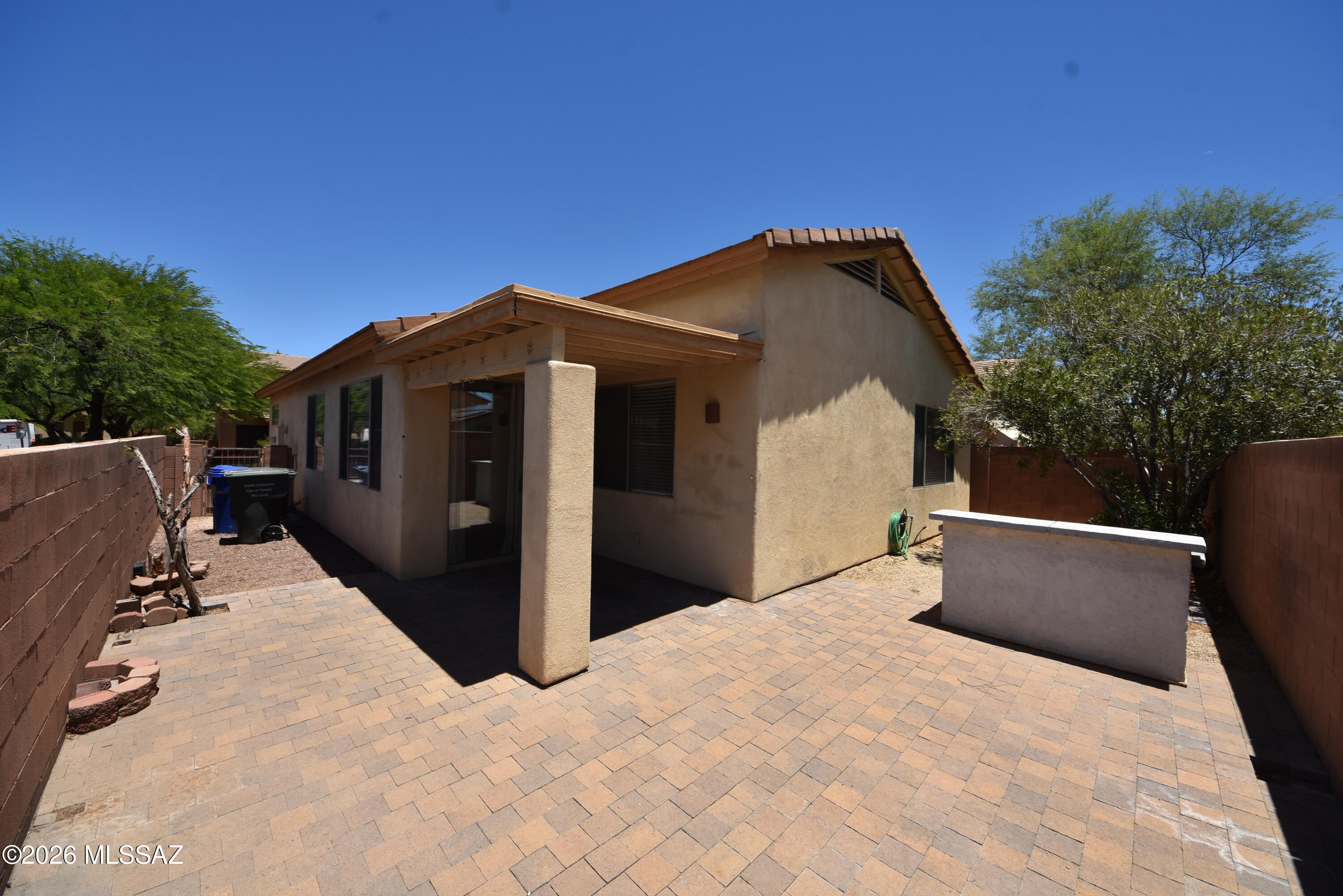 Hacienda Del Rio (1-118) - Residential Lease