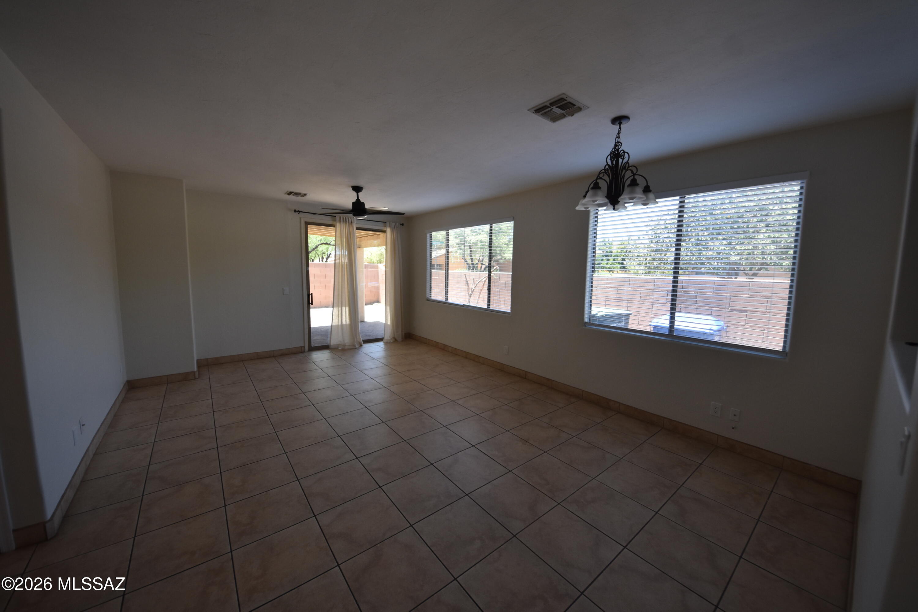 Hacienda Del Rio (1-118) - Residential Lease