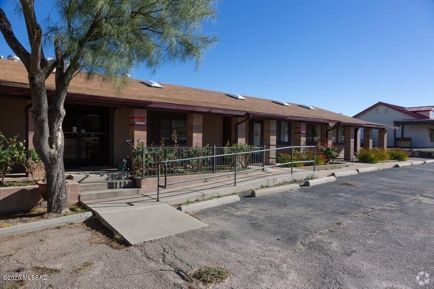 Multi Tenant Retail building with 2 available suites- This one is approx 1200 sq. ft @ $1,200 and the other is approx 900 sq. ft. @ $900 see related listing, available now. 

Block Construction on American Avenue. 
CB-2 Zoning on 1/2 acre. 

3/2 Mobile home behind property also available to Lease @ $795.