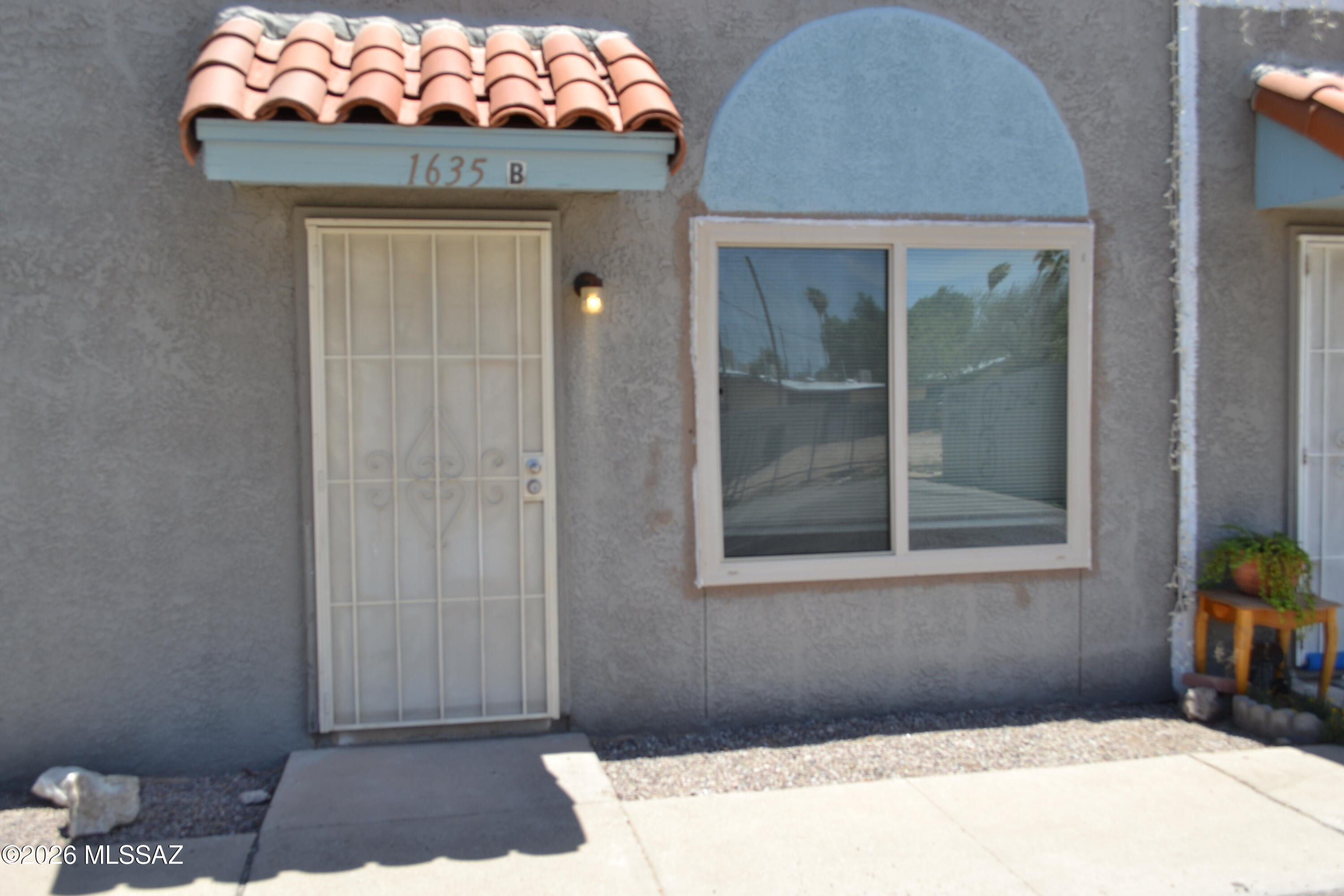 Quaint 2 bedroom, 1 bath, all tiled floors, a/c and 1 assigned parking space, large enclosed backyard, laumdry facility on sight