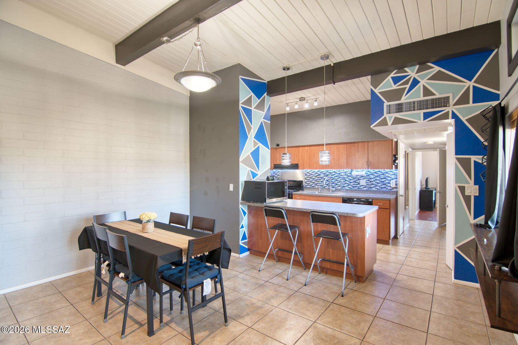 Royal Alvernon Condos. - Residential