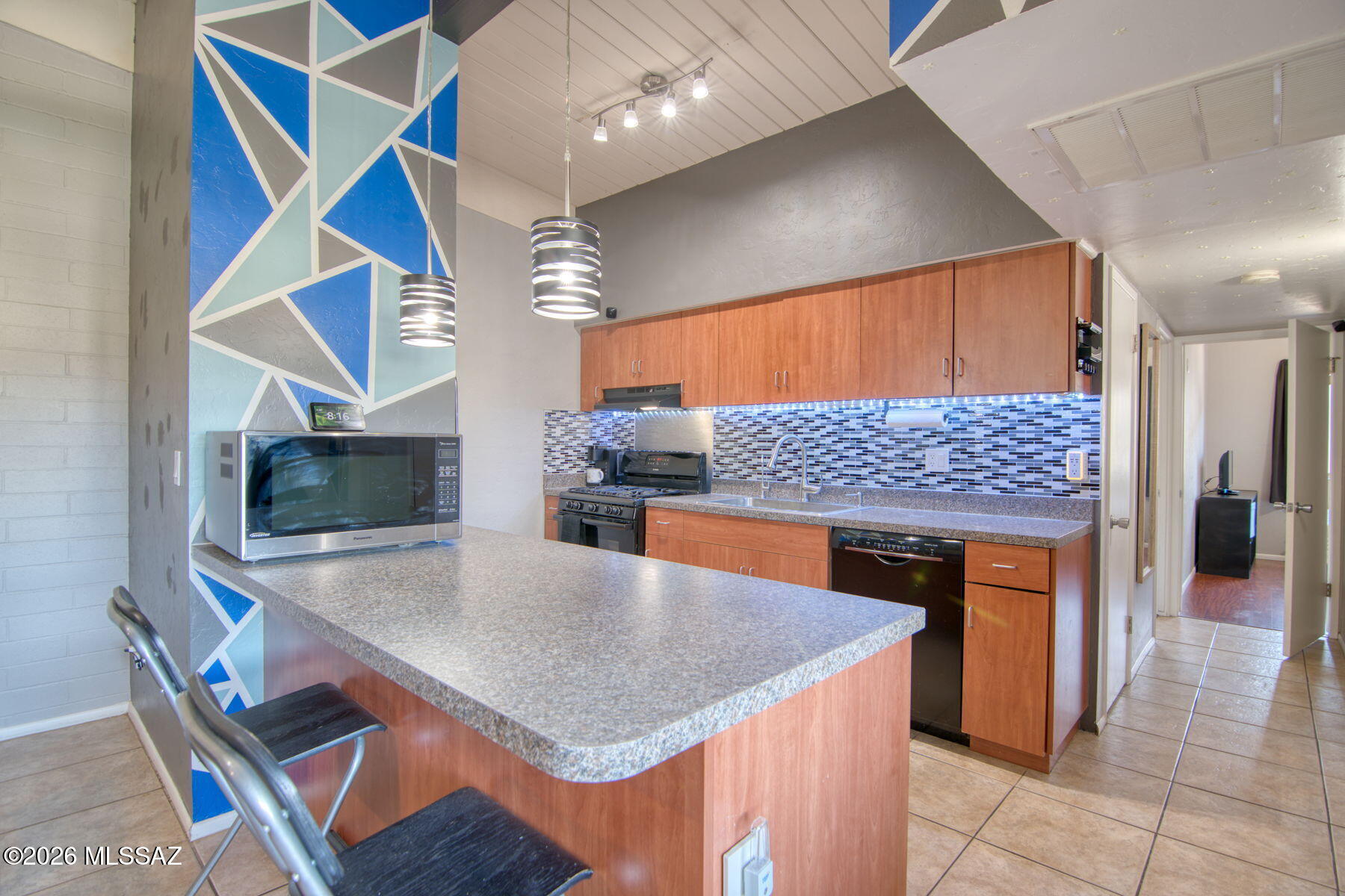 Royal Alvernon Condos. - Residential