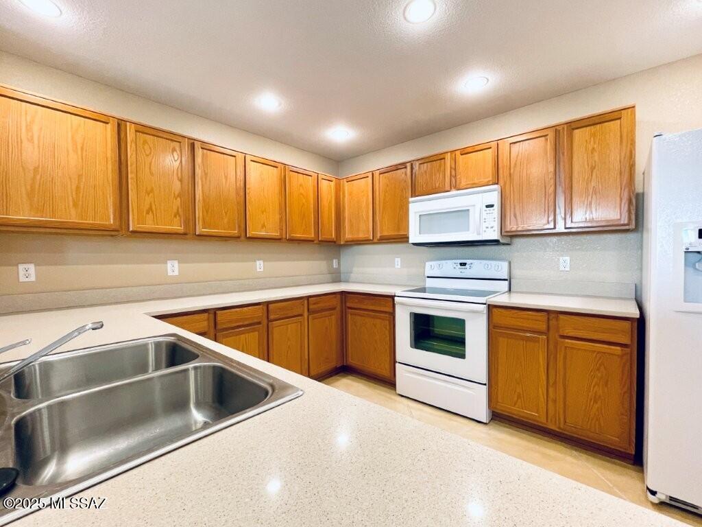 Catalina Vistas - Residential Lease