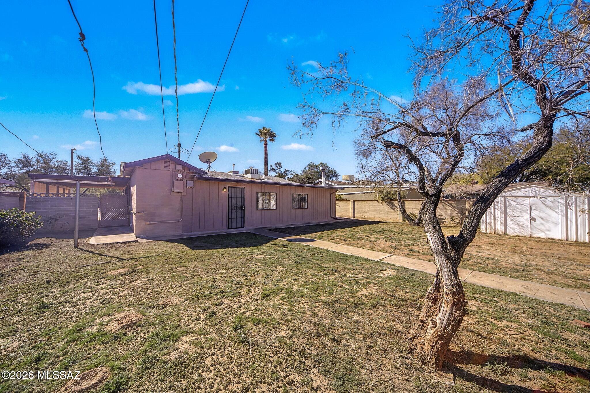 Country Club Annex - Residential Lease