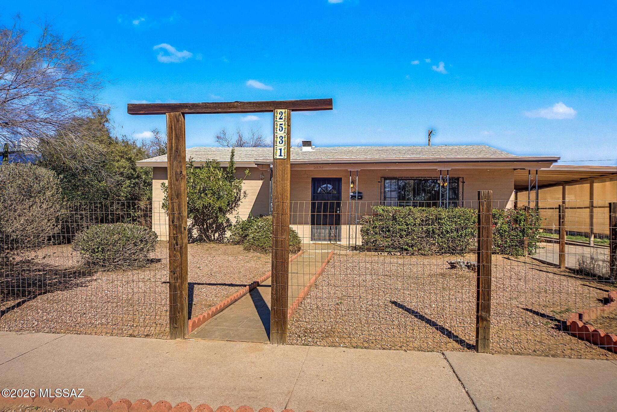 Country Club Annex - Residential Lease