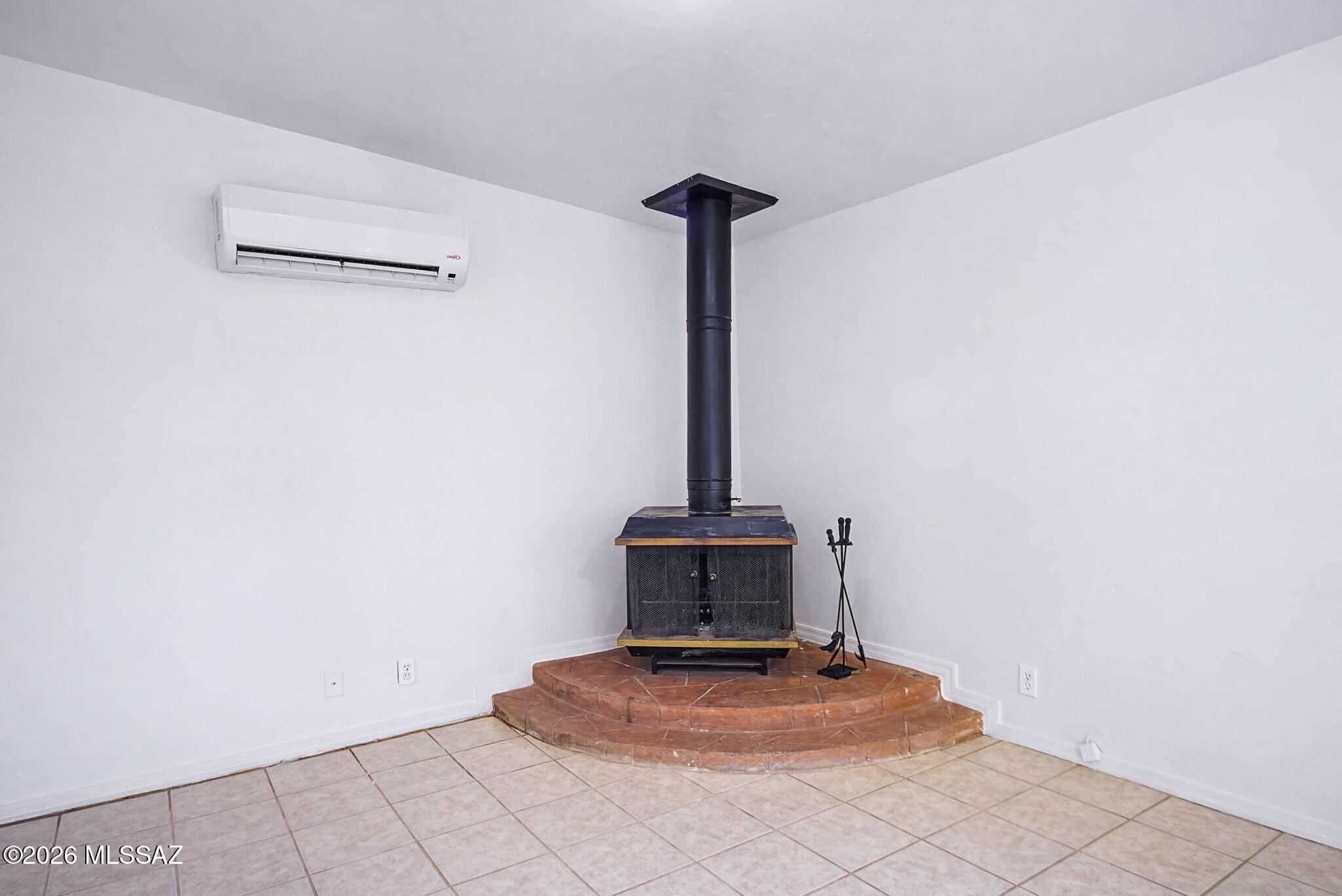 Country Club Annex - Residential Lease