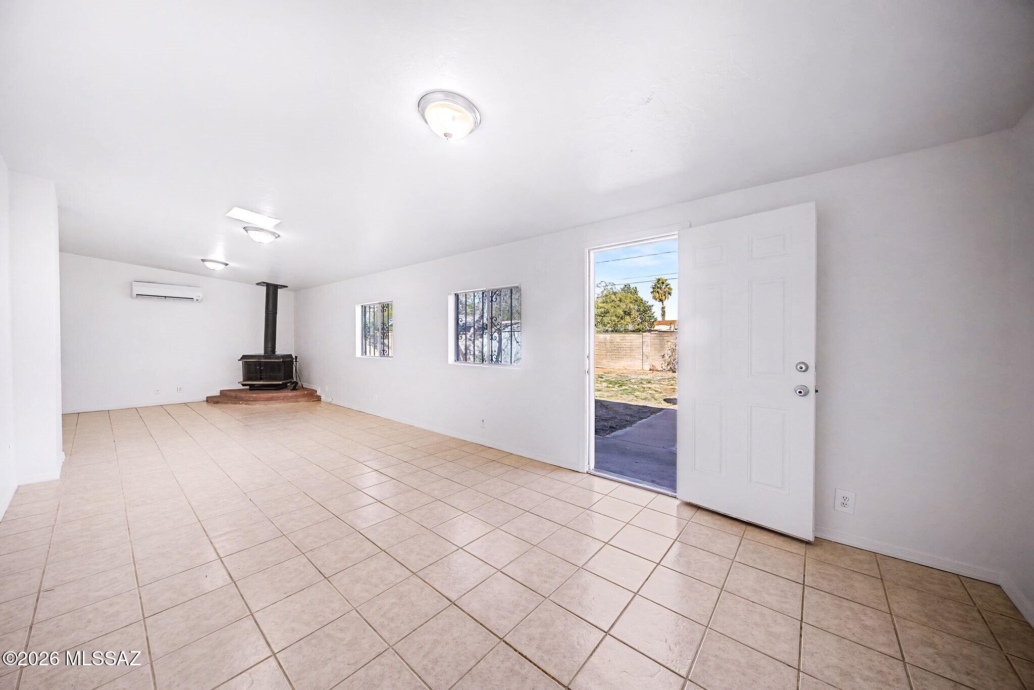 Country Club Annex - Residential Lease