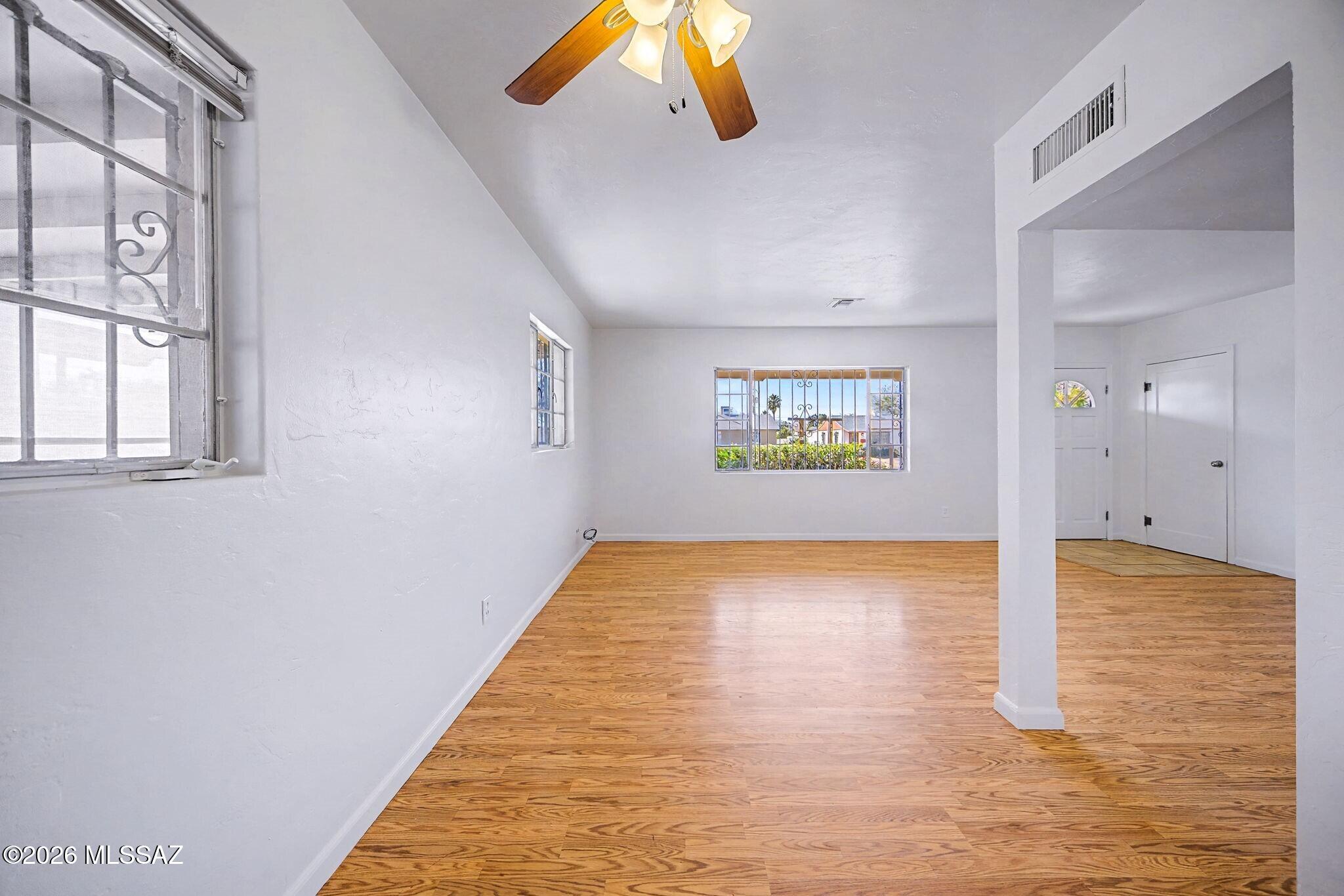 Country Club Annex - Residential Lease