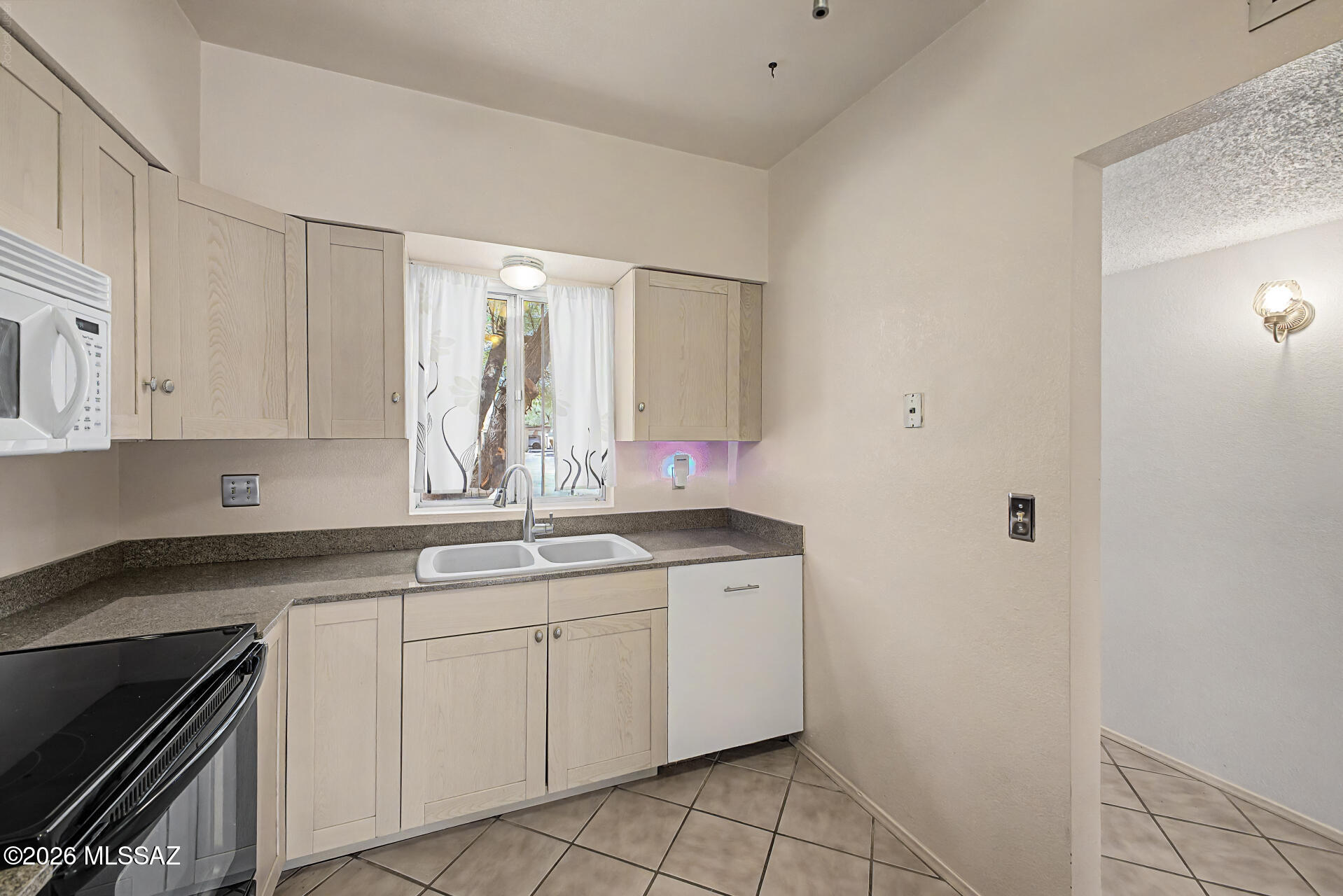 Pantano Park Townhouses - Residential