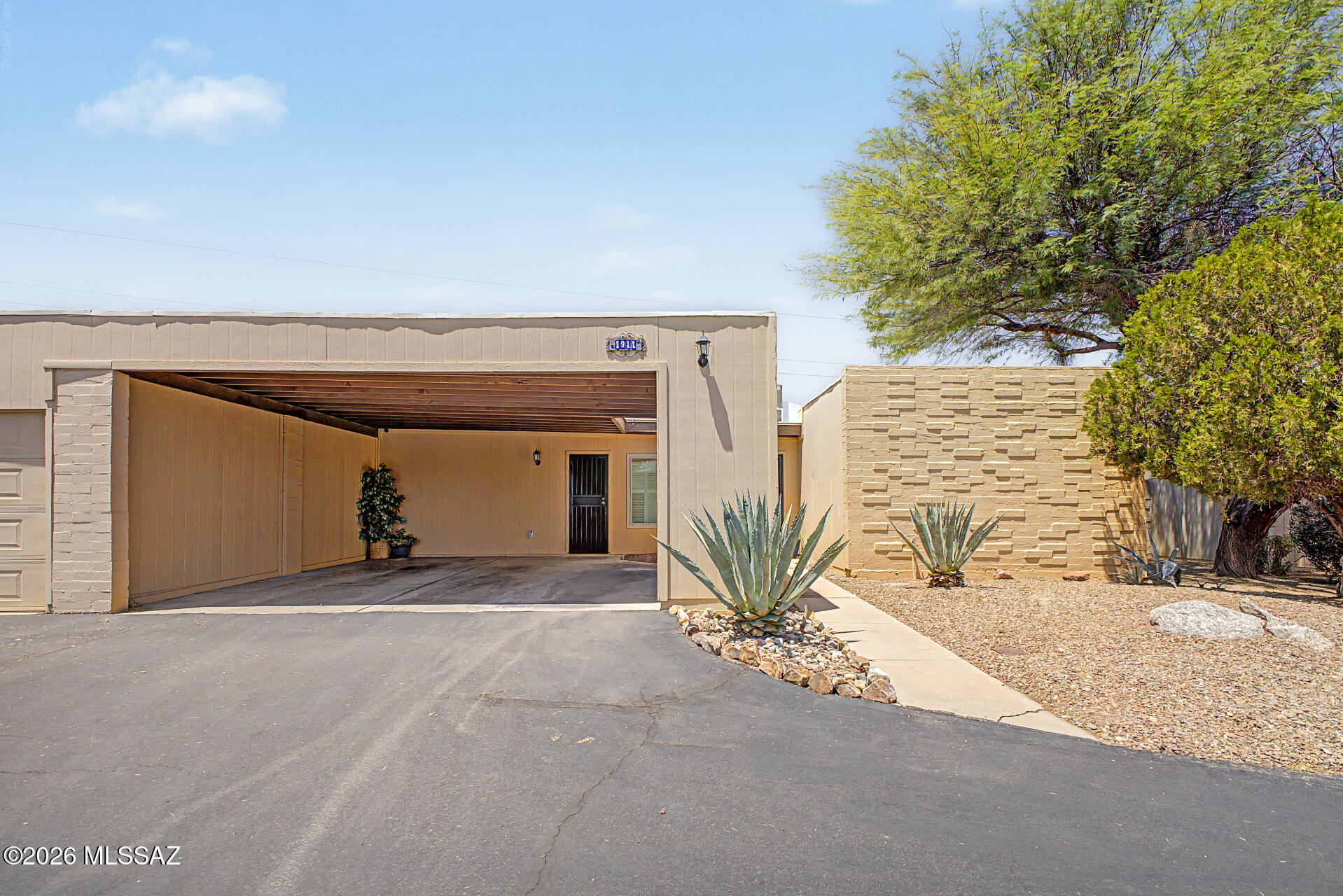 Pantano Park Townhouses - Residential