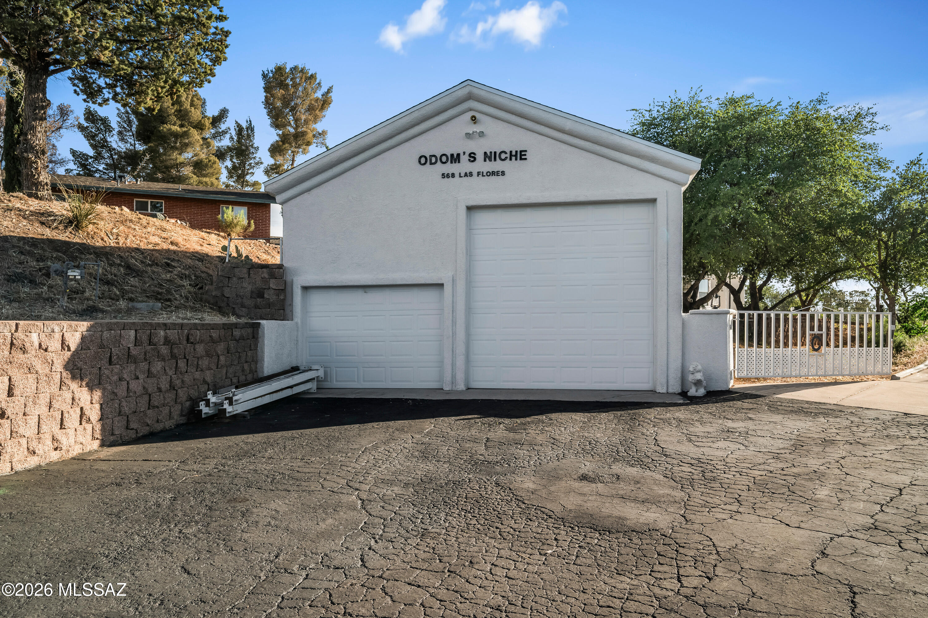 Los Robles Estates - Residential