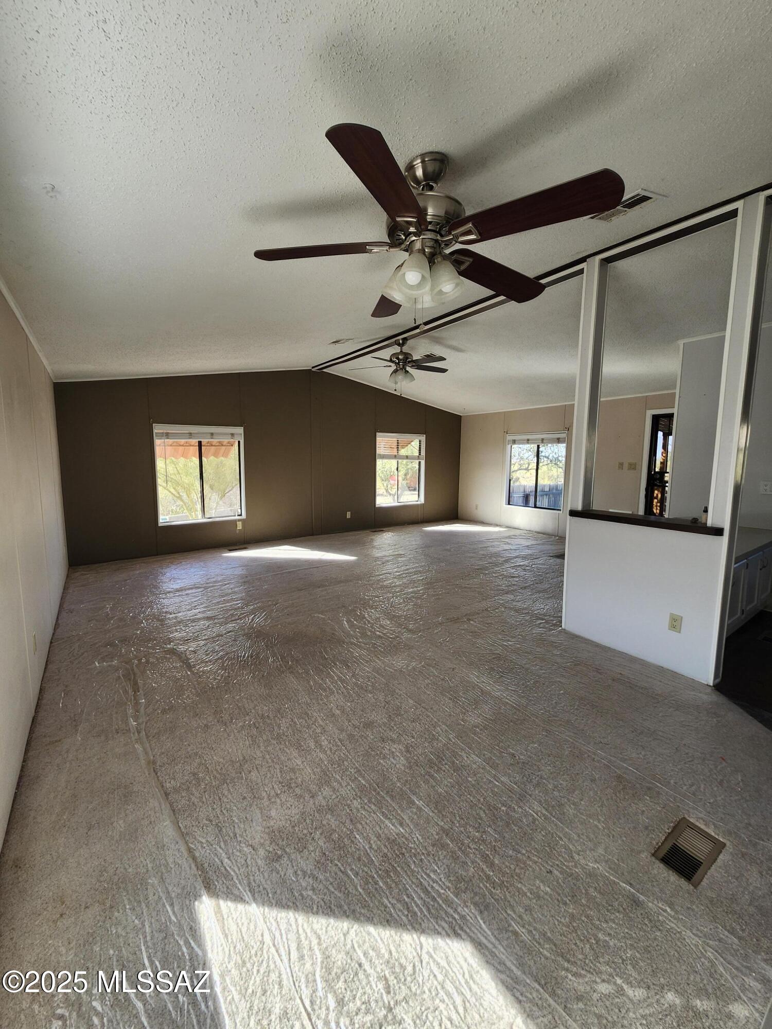 Desert View Est Amd - Residential Lease