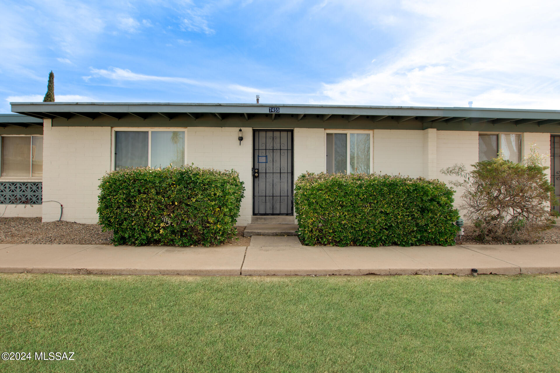 Palm Grove Clusters (186-349, 543) - Residential Lease