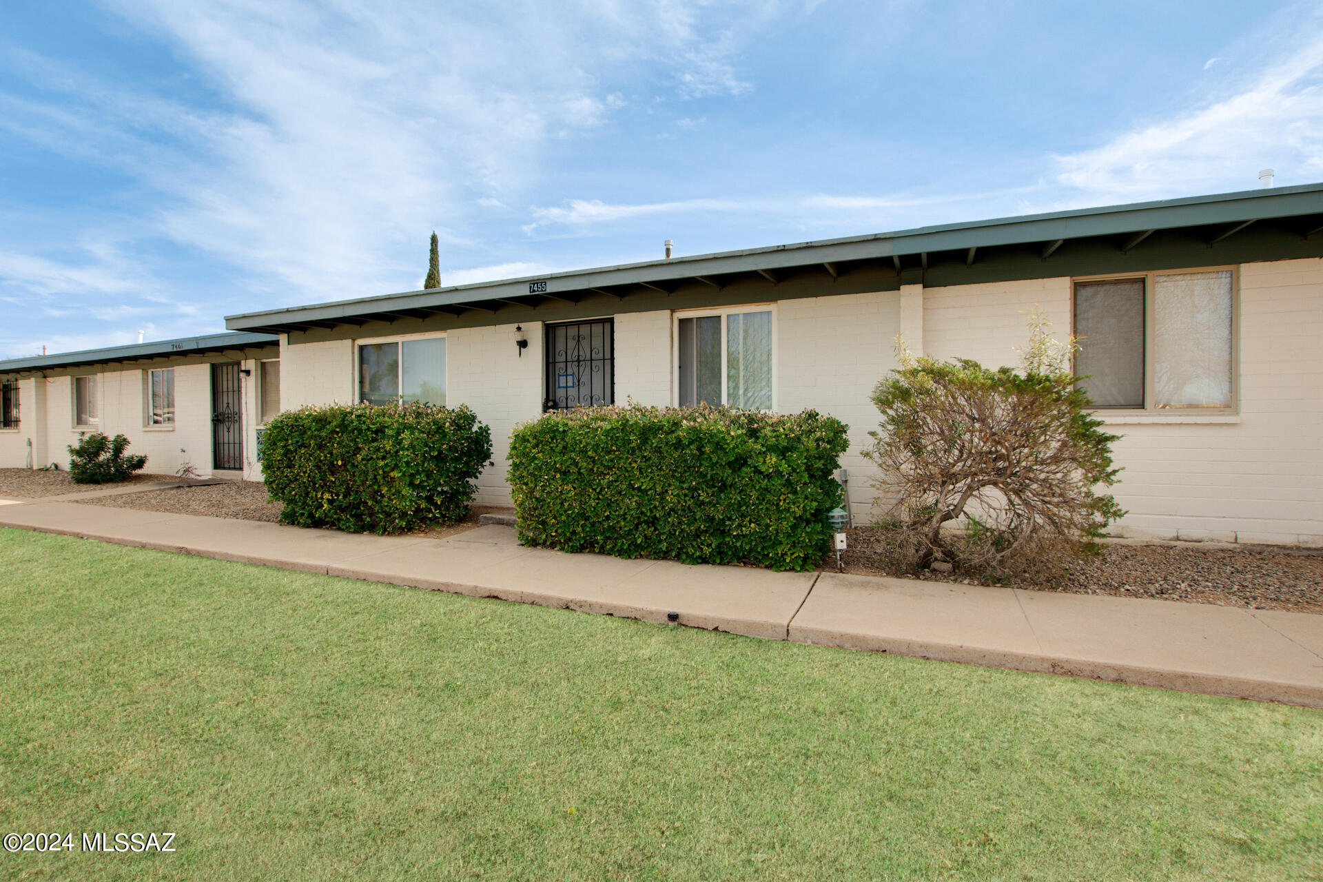 Palm Grove Clusters (186-349, 543) - Residential Lease