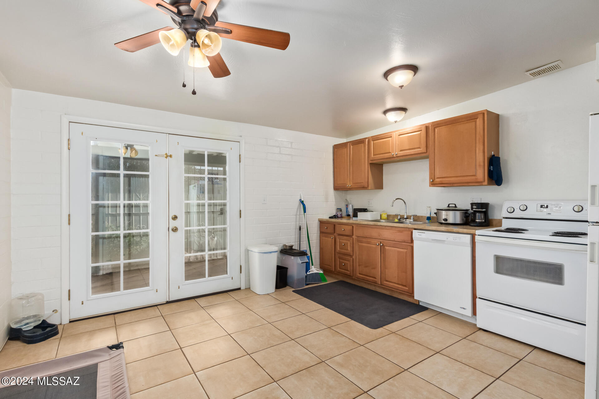 Palm Grove Clusters (186-349, 543) - Residential Lease