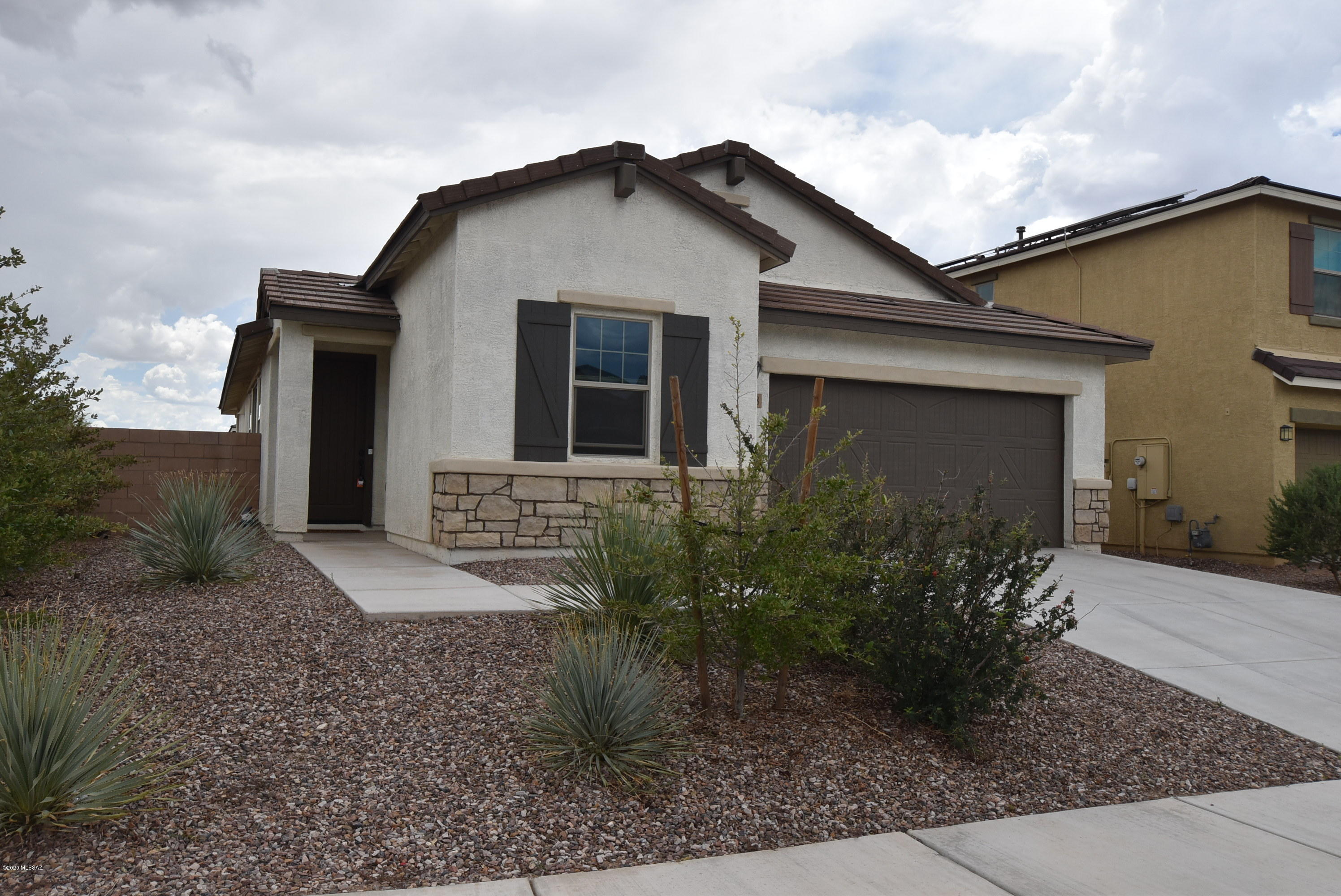 La Estancia De Tucson (1-330) - Residential Lease
