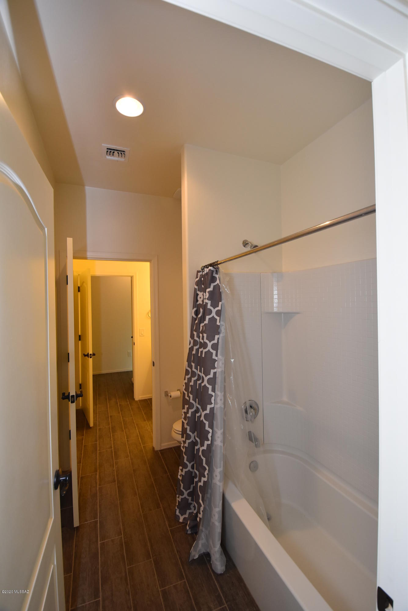 La Estancia De Tucson (1-330) - Residential Lease