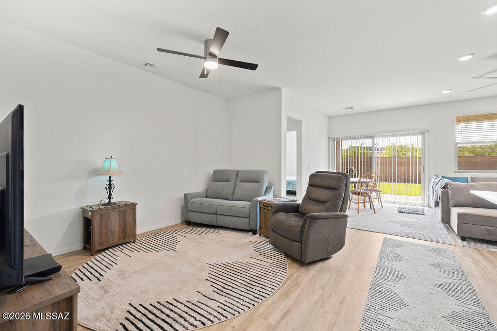 Saguaro Bloom SQ20180540069 - Residential
