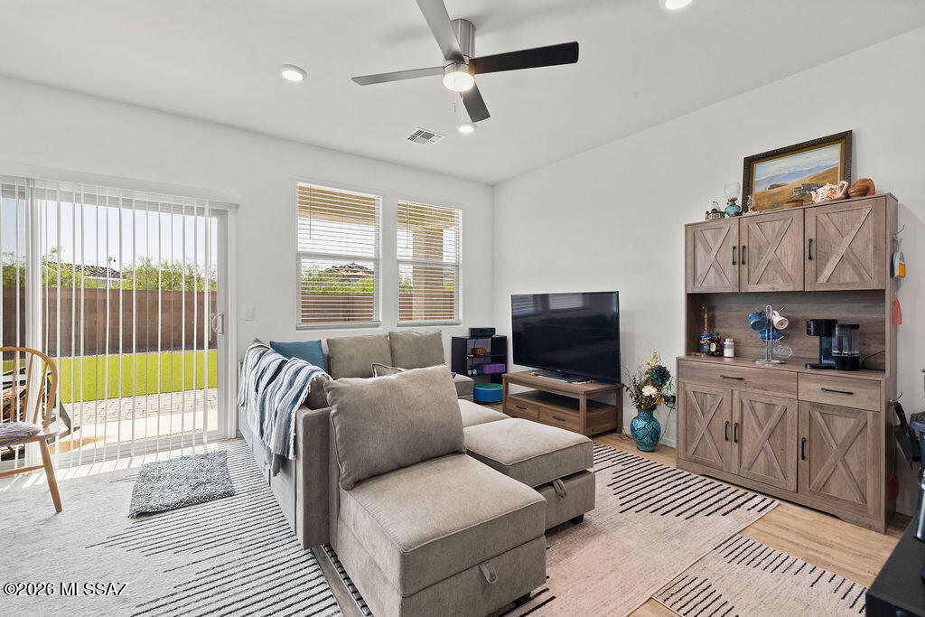 Saguaro Bloom SQ20180540069 - Residential