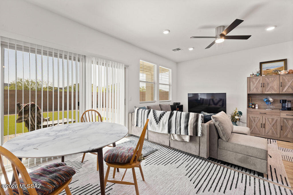 Saguaro Bloom SQ20180540069 - Residential