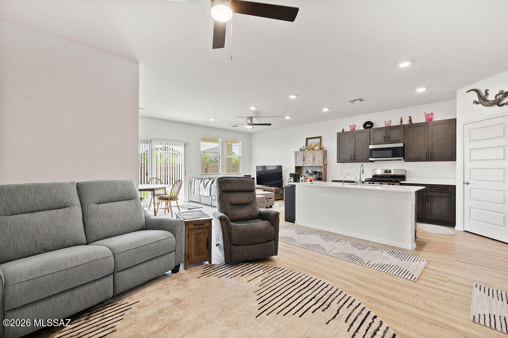 Saguaro Bloom SQ20180540069 - Residential