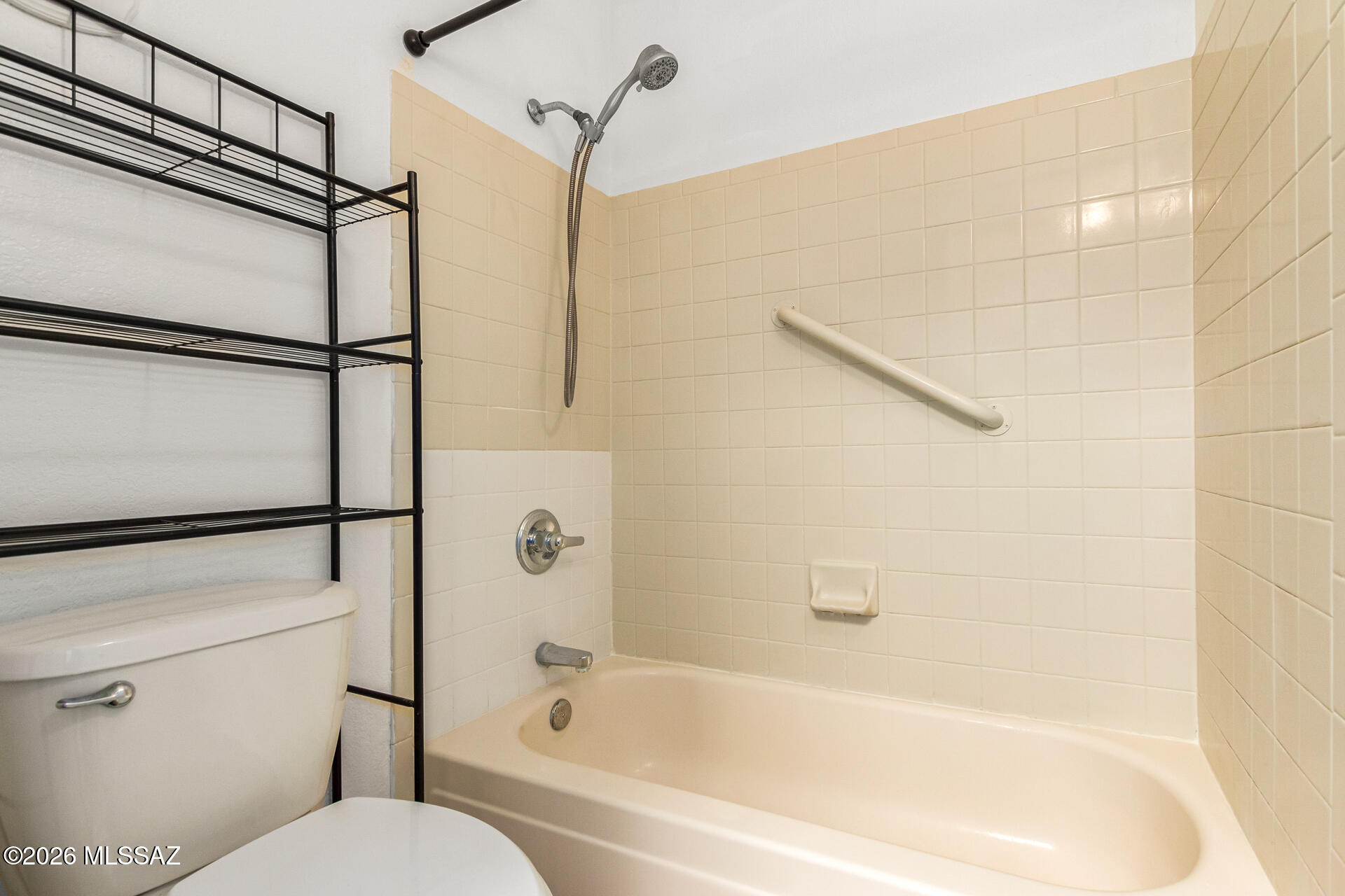 Las Casas Bellas Condo (1-44) - Residential Lease