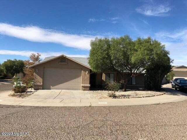Desirable corner 4 bedroom home tucked away in cute community, walking distance to Mt View High School. Wood like flooring, remodeled kitchen with stainless steal appliances, washer and dryer included. Open floor plan, split bedroom concept, modern bathrooms, freshly painted, bay windows, ceiling fans, large back yard with double gate!!! This rental is available for immediate move in! A Must See!