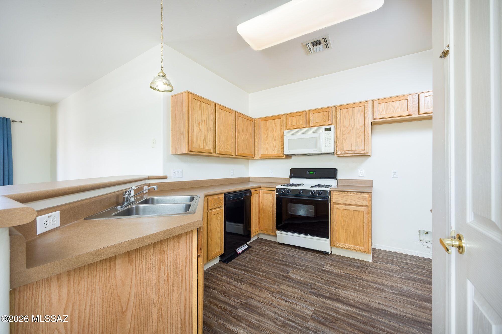 Continental Reserve Blk. 7 & 8 (1-82) - Residential Lease