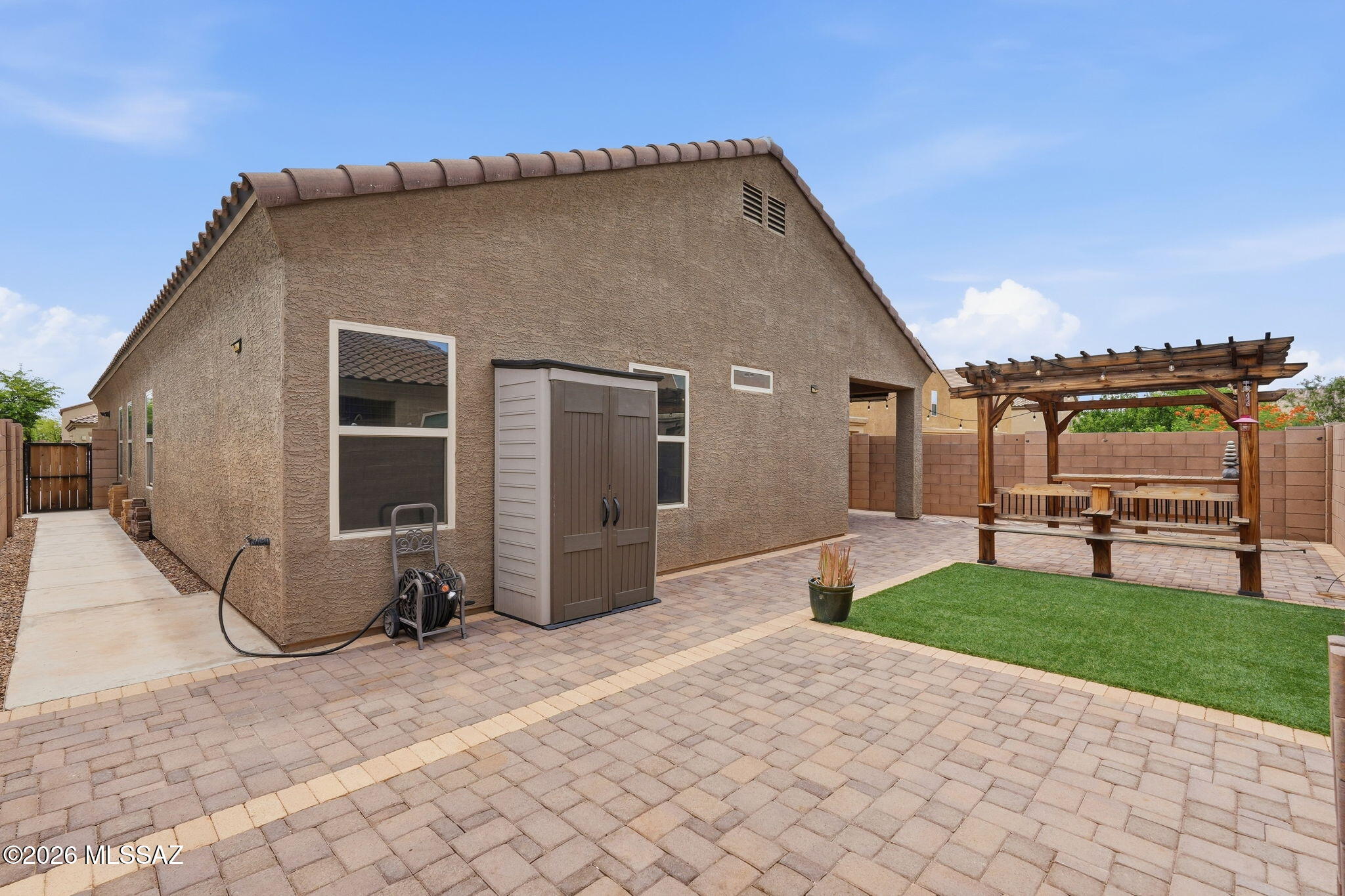 Vista Del Lago Norte SQ20140780198 - Residential