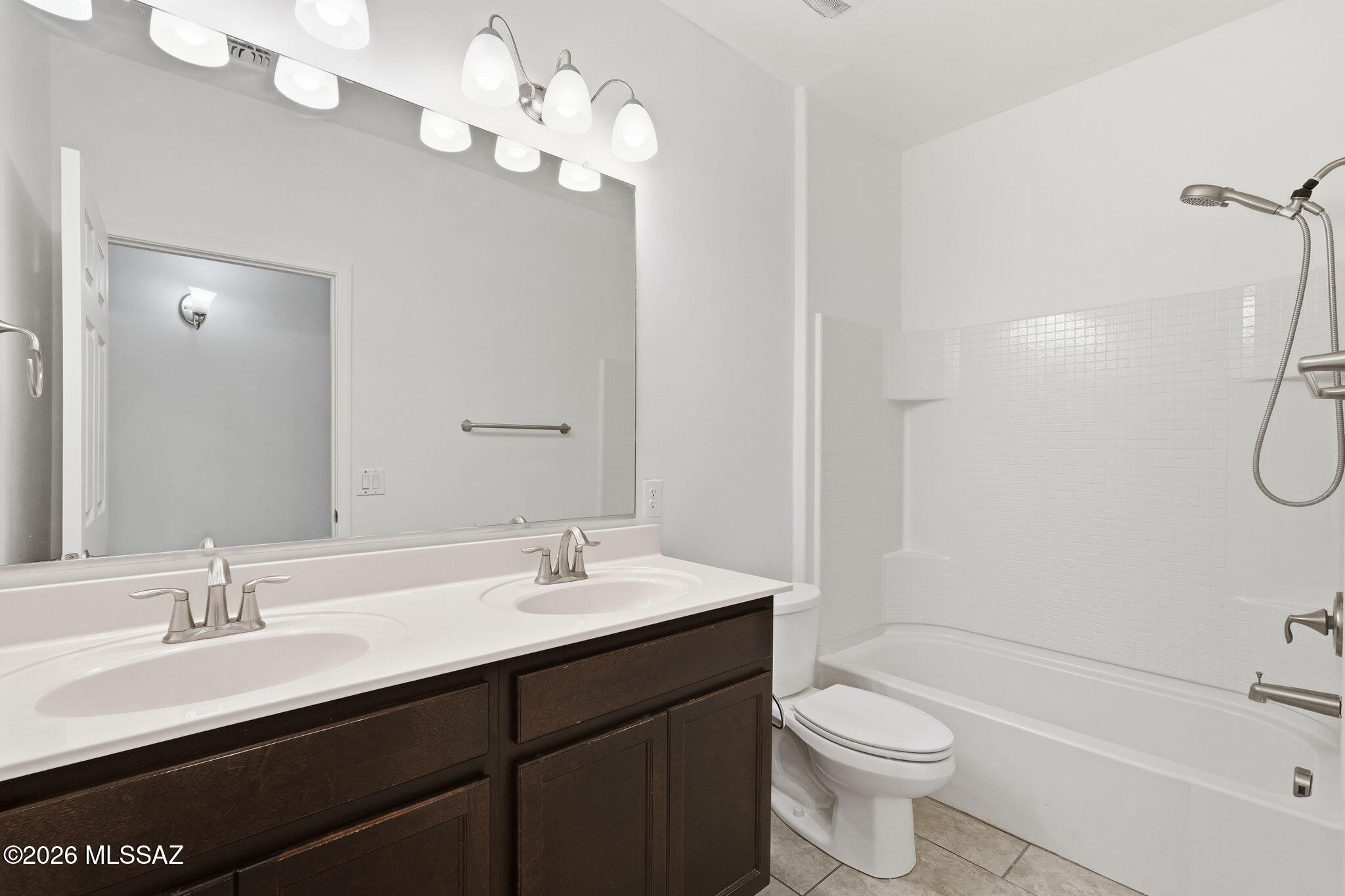 Vista Del Lago Norte SQ20140780198 - Residential