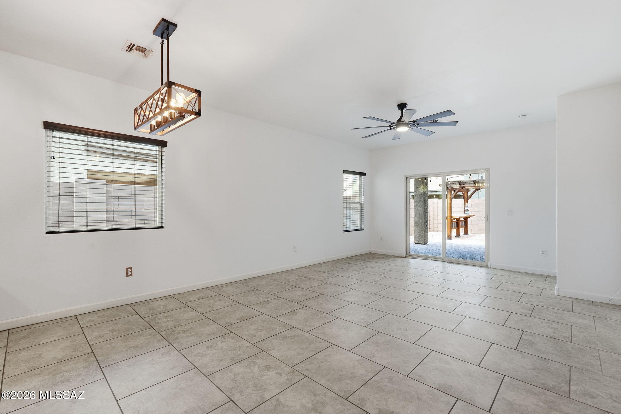 Vista Del Lago Norte SQ20140780198 - Residential