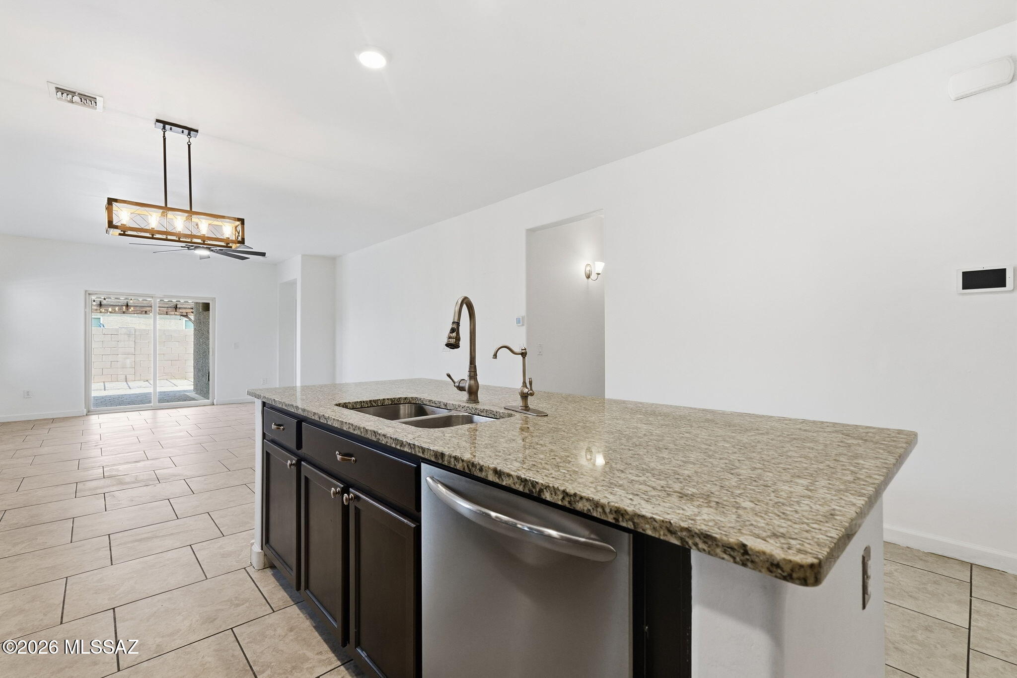Vista Del Lago Norte SQ20140780198 - Residential