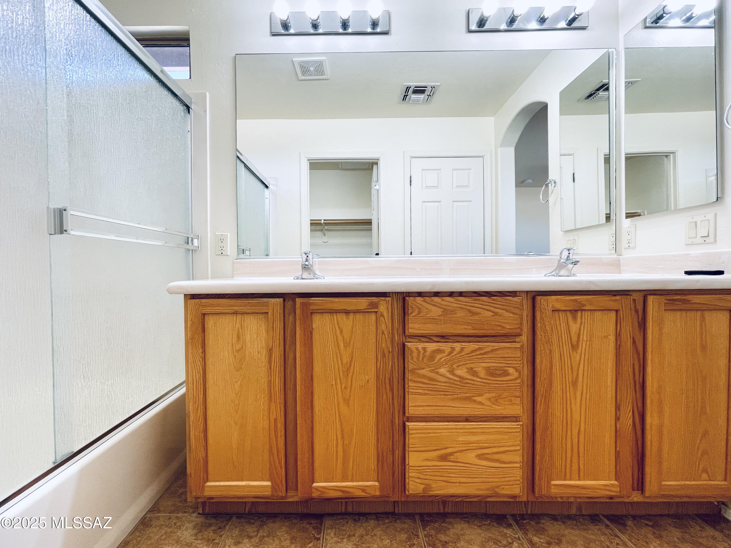 Paseo del Rio - Residential Lease