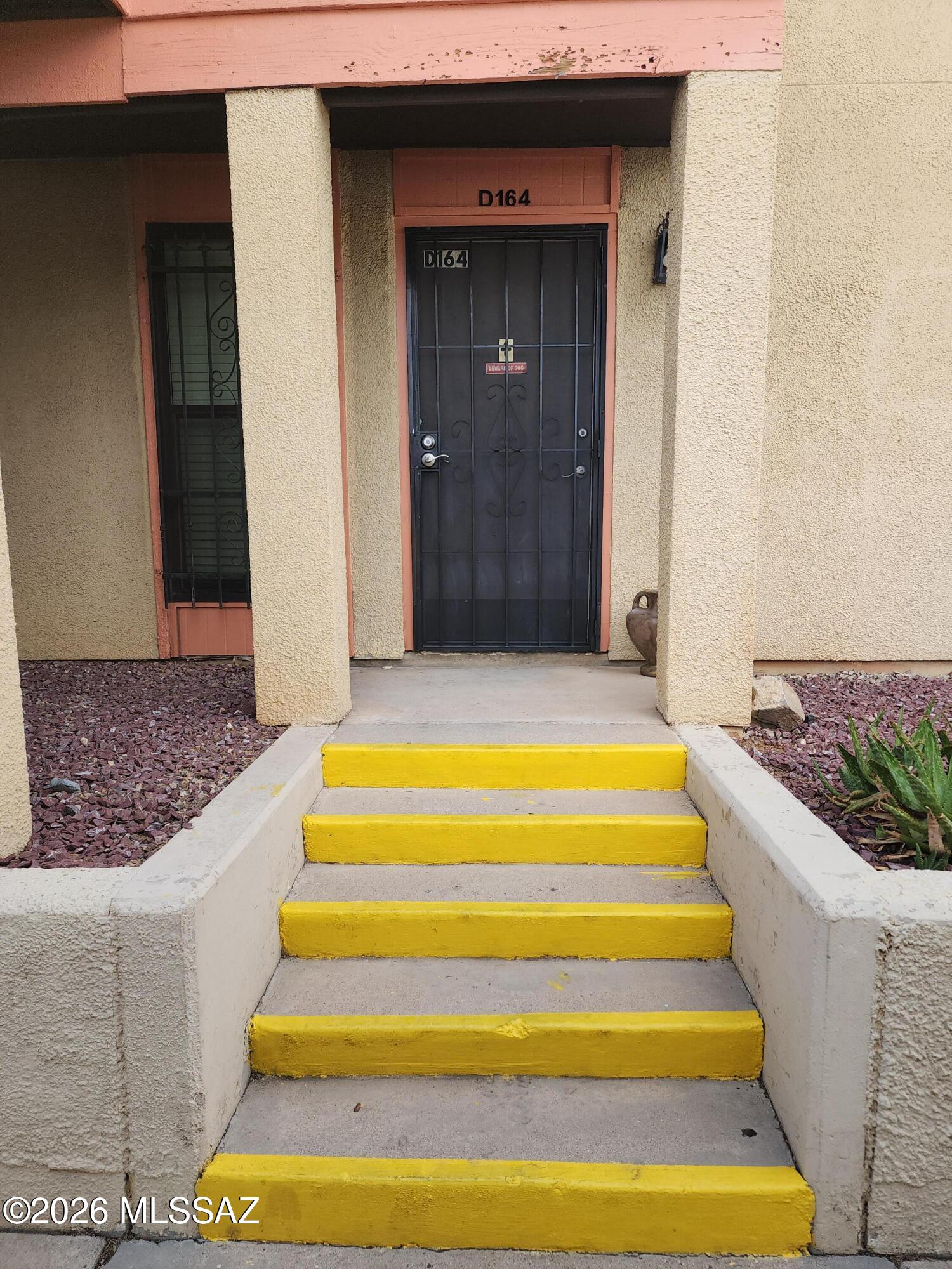 Pristine and well preserved, one large bedroom, one full bathroom condominium, 
new double pan windows, sliding door and blinds, freshly painted interior, ceiling fans, nice white appliances, washer/dryer unit, close to hospitals, shopping, dinning and banks. Safety comes with wrought iron in front door and bars on windows. Pet-friendly complex with a nice community pool. HOA covers water, exterior roof, building- exterior, pest control(exterior) and garbage collection.