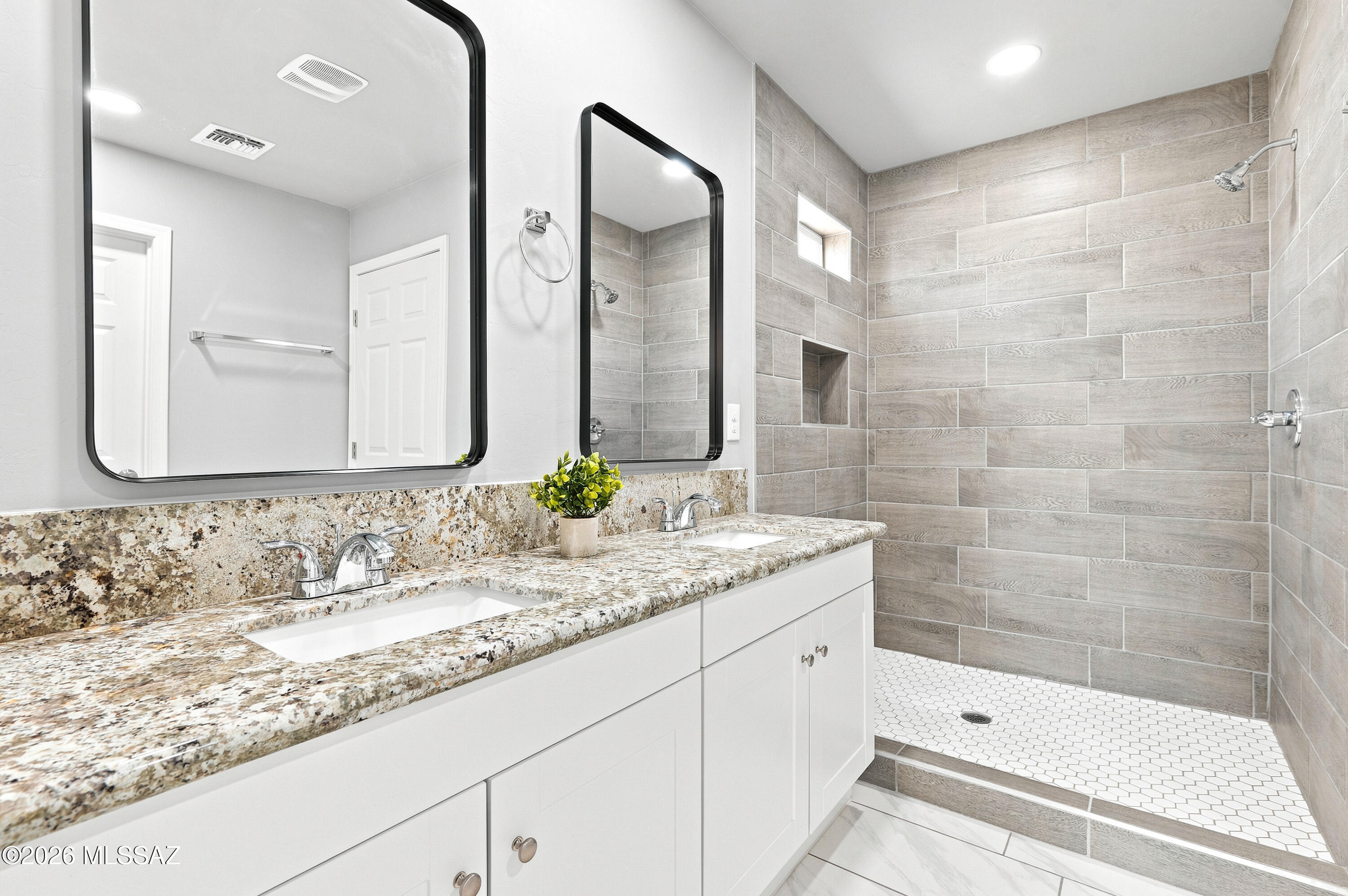 New Tucson Unit NO. 4 (1-203) - Residential