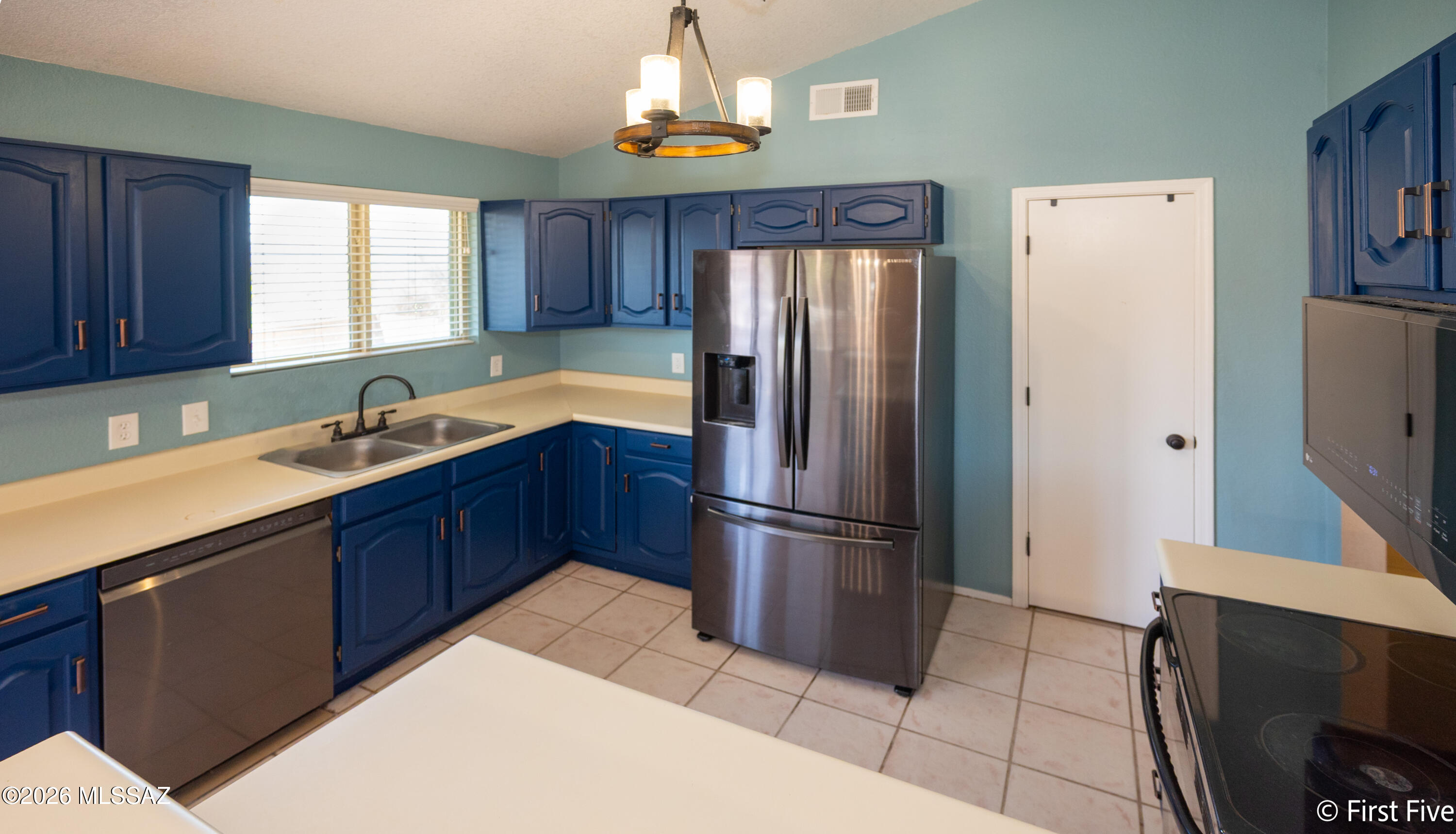 Countryside Terrace (240-398) - Residential Lease