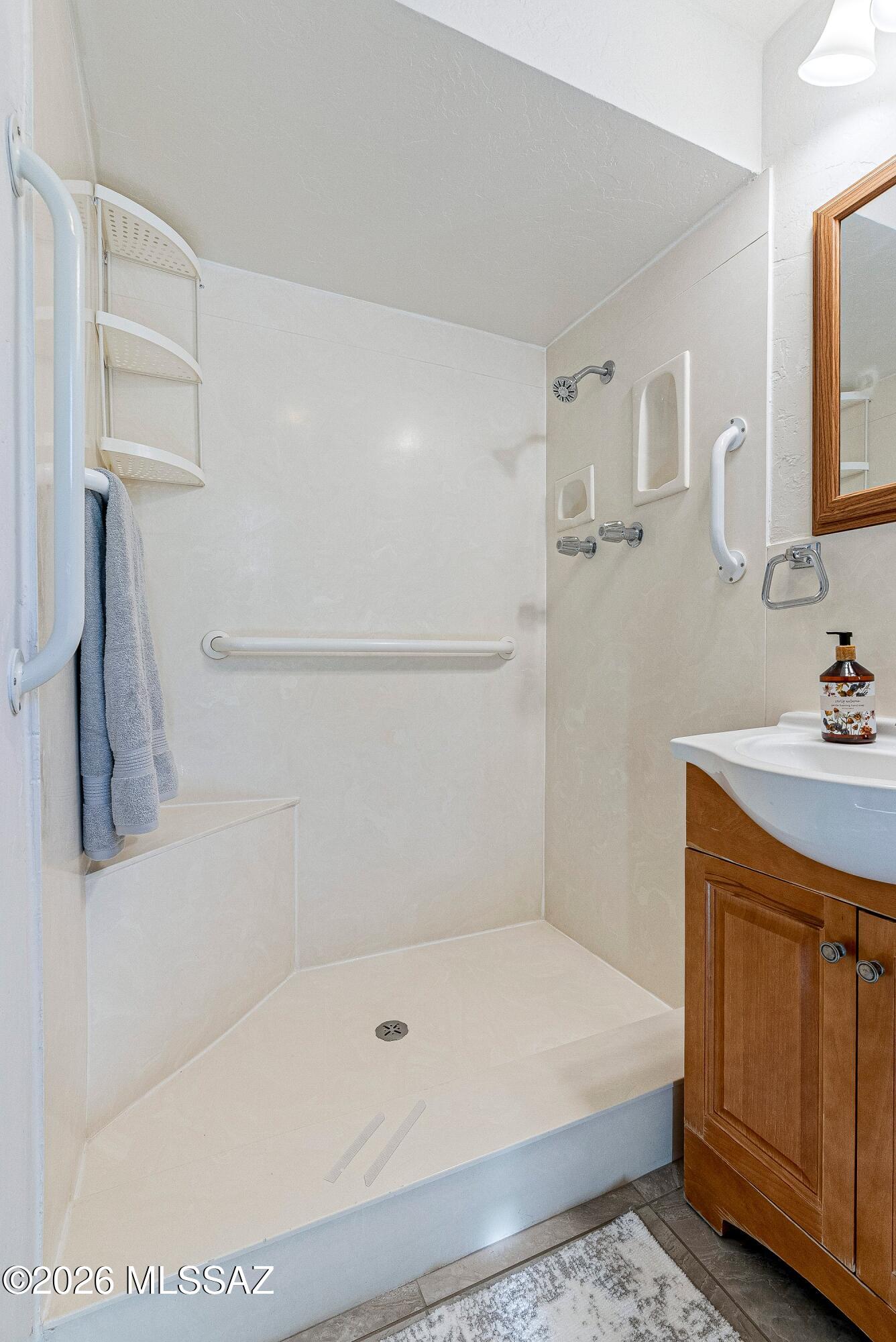 Los Robles Estates - Residential
