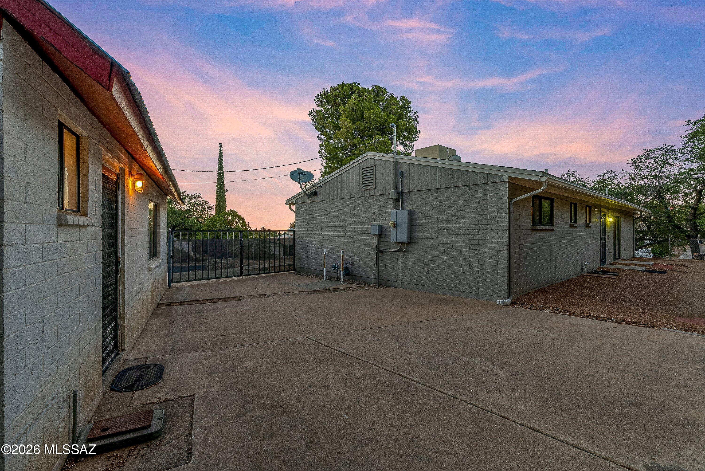 Los Robles Estates - Residential