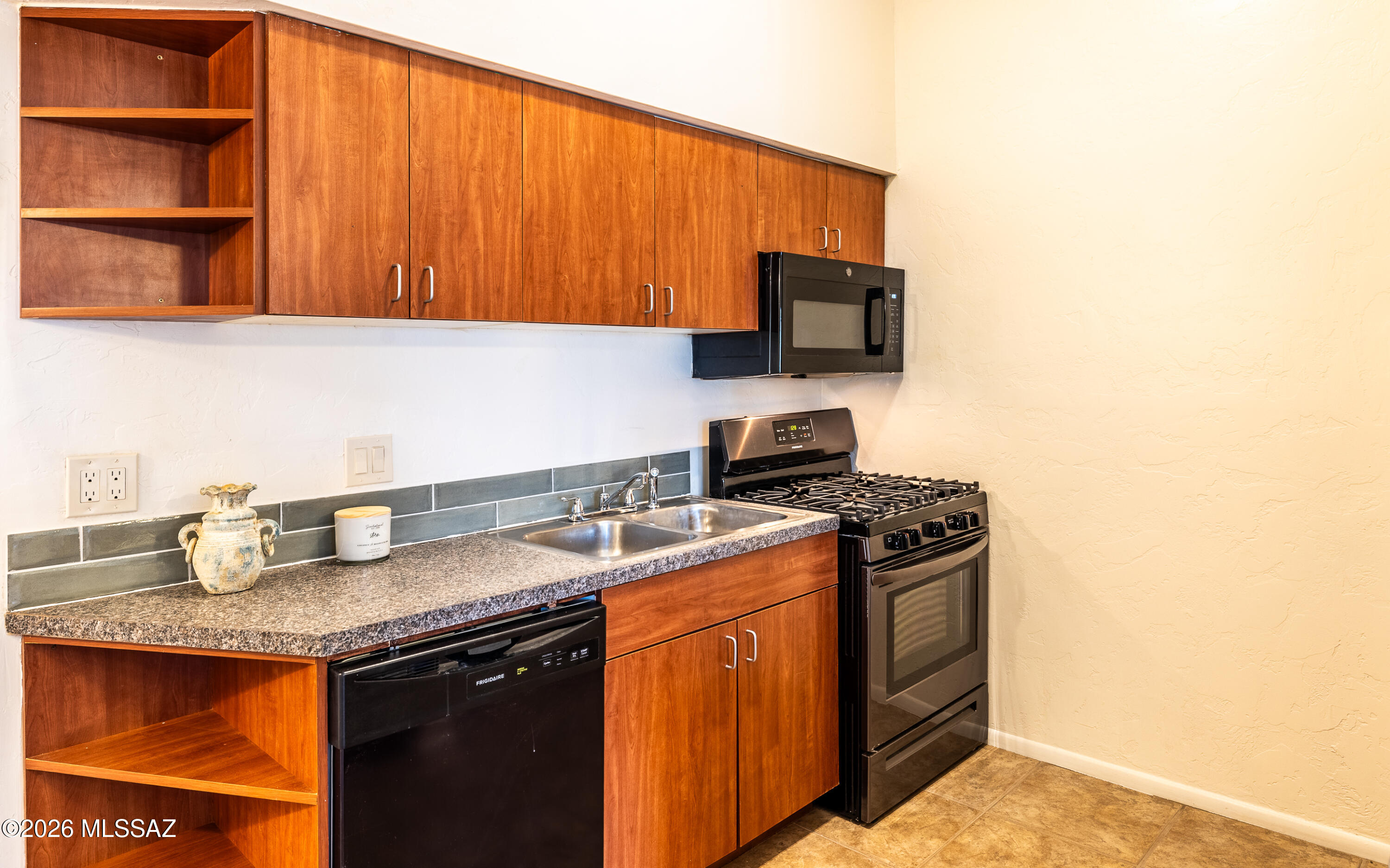 Royal Alvernon Condos. - Residential