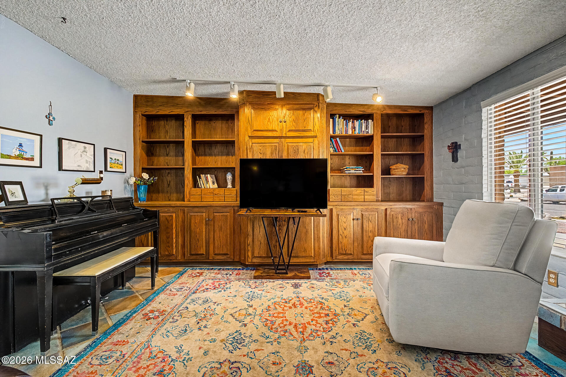 Broadway East (1-112) - Residential