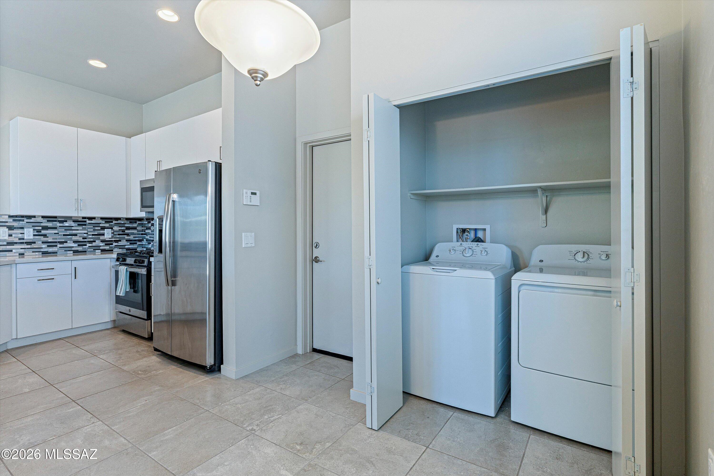 Elementary Place SQ20163230723 - Residential